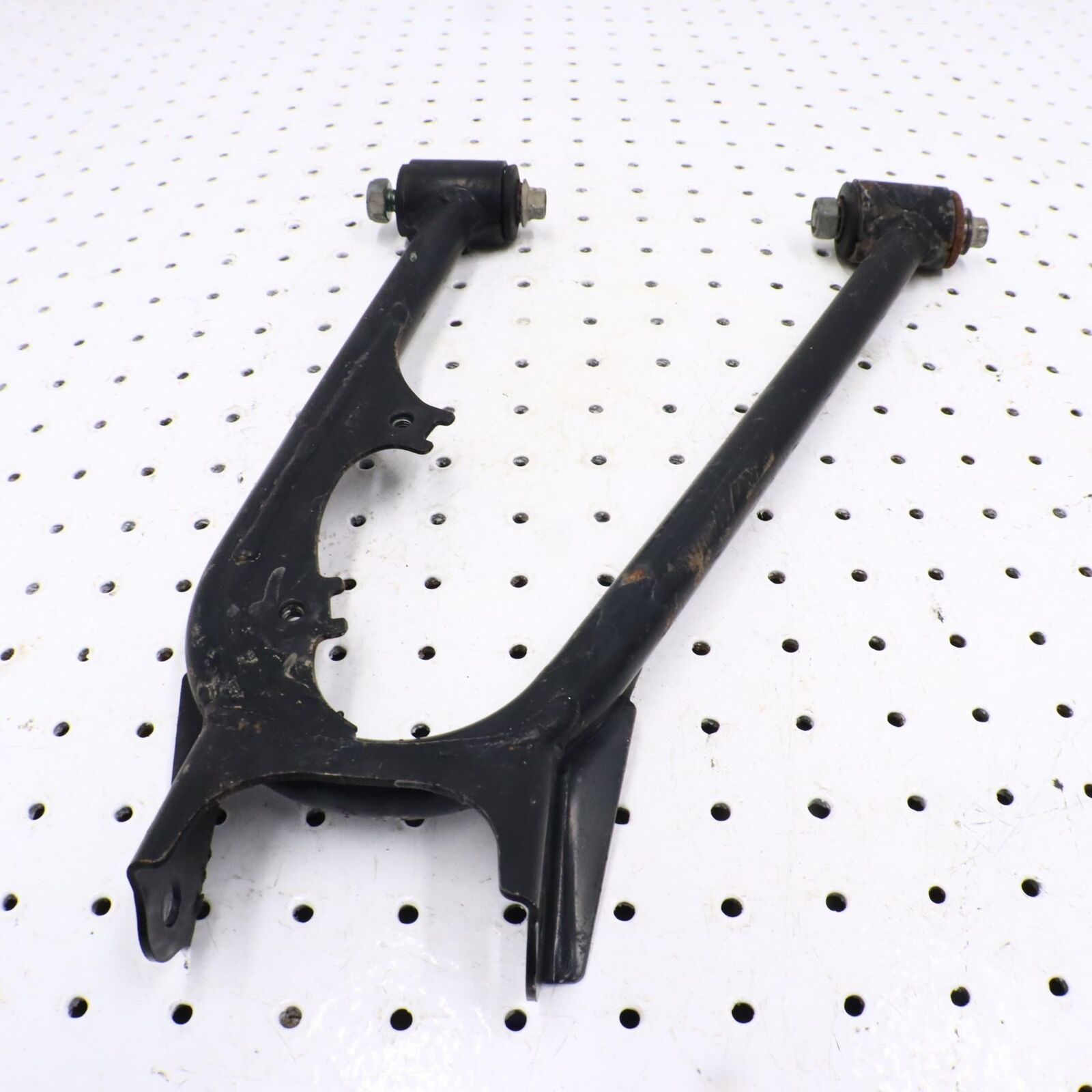 2013 YAMAHA GRIZZLY 700 REAR BACK UPPER RIGHT CONTROL A ARM 1HP-F2172-00-00 