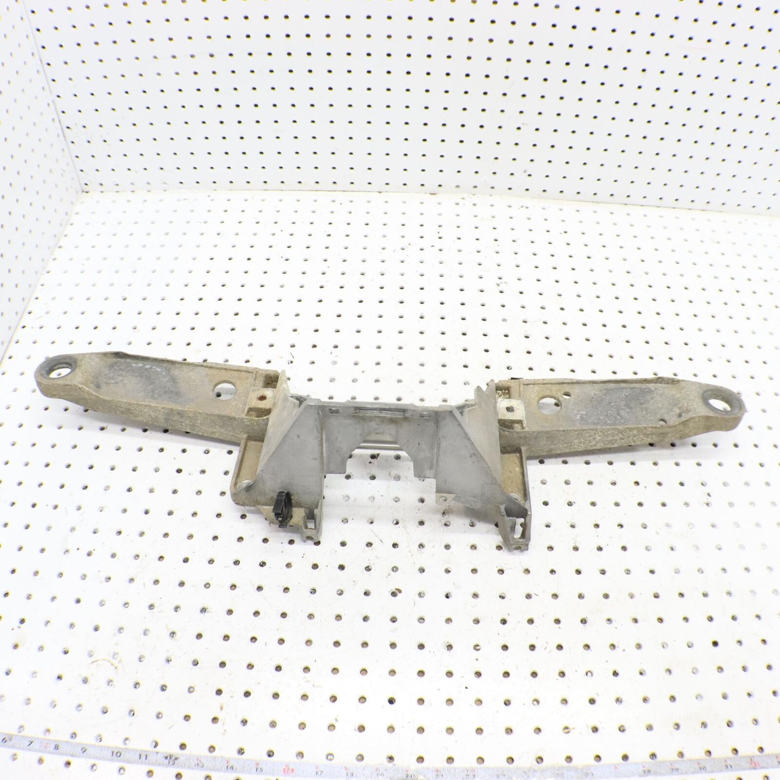 2013 POLARIS SPORTSMAN 550 BULKHEAD FRAME SUPPORT RACK MOUNT  5632354