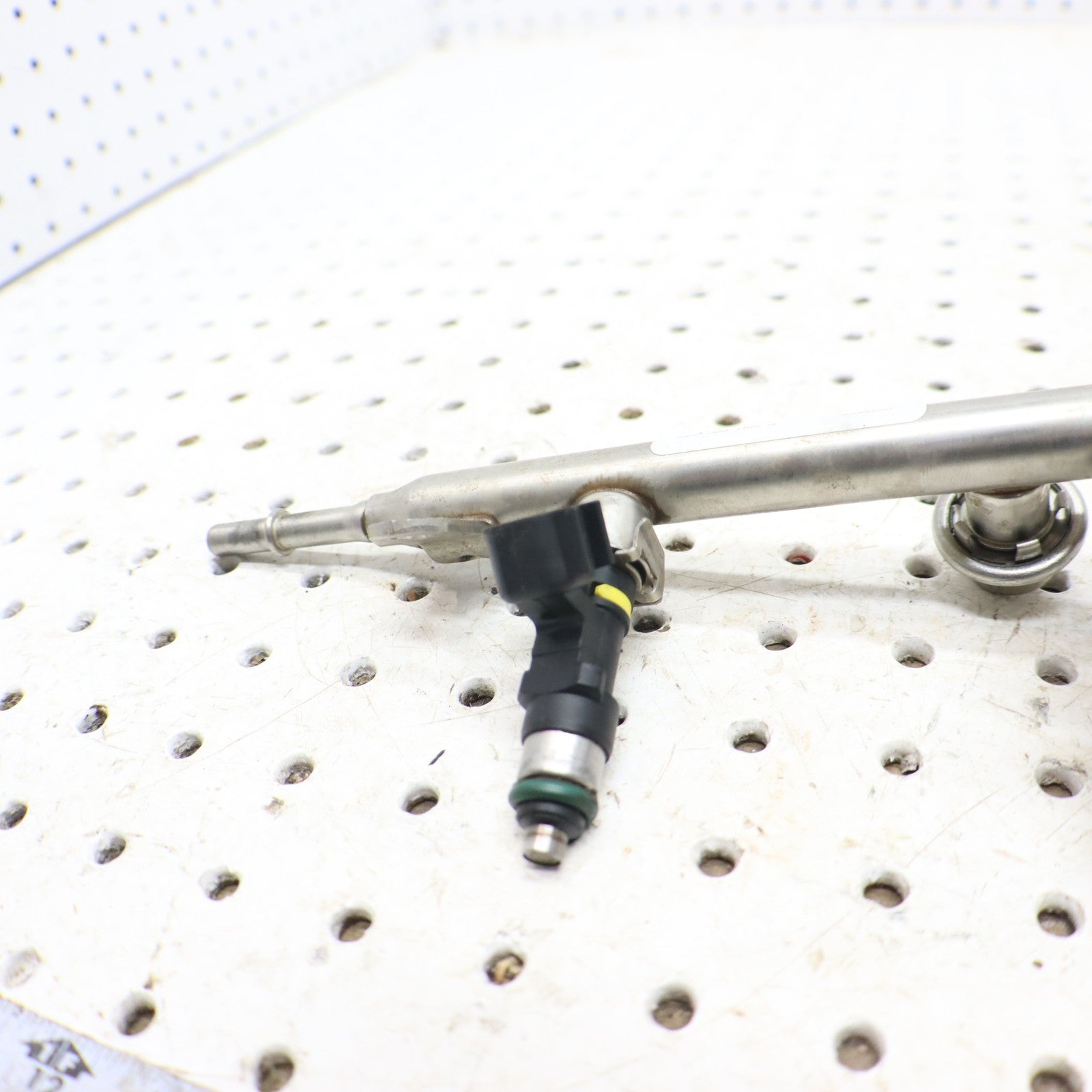 2009 Polaris Sportsman Xp 850 Fuel Rail & INJECTORS 2520563; 1203568