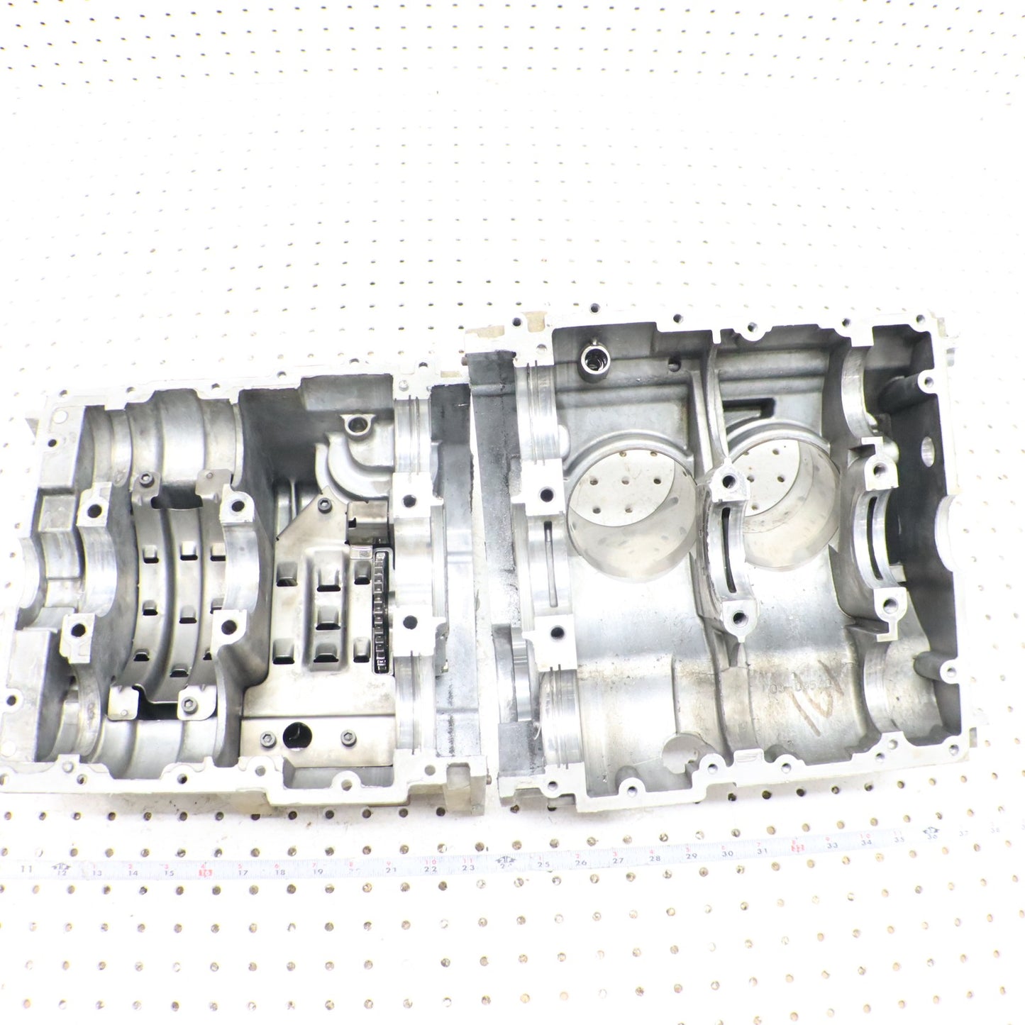 2009 Polaris Sportsman Xp 850 Crankcase Engine Case 2204054; 2204957; 5632167