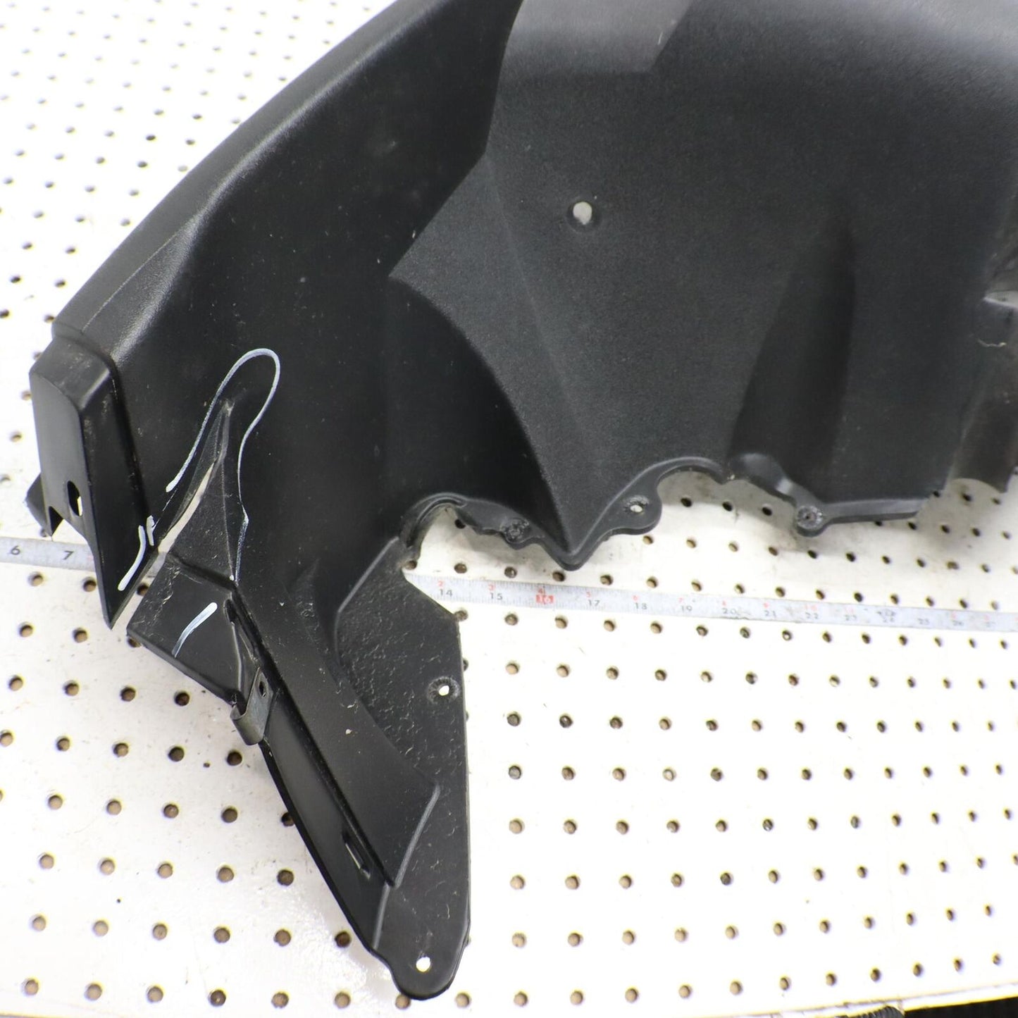 2005 ARCTIC CAT SABERCAT 600 LEFT SIDE LOWER BELLY PAN  2606-647 (SMALL CRACK)