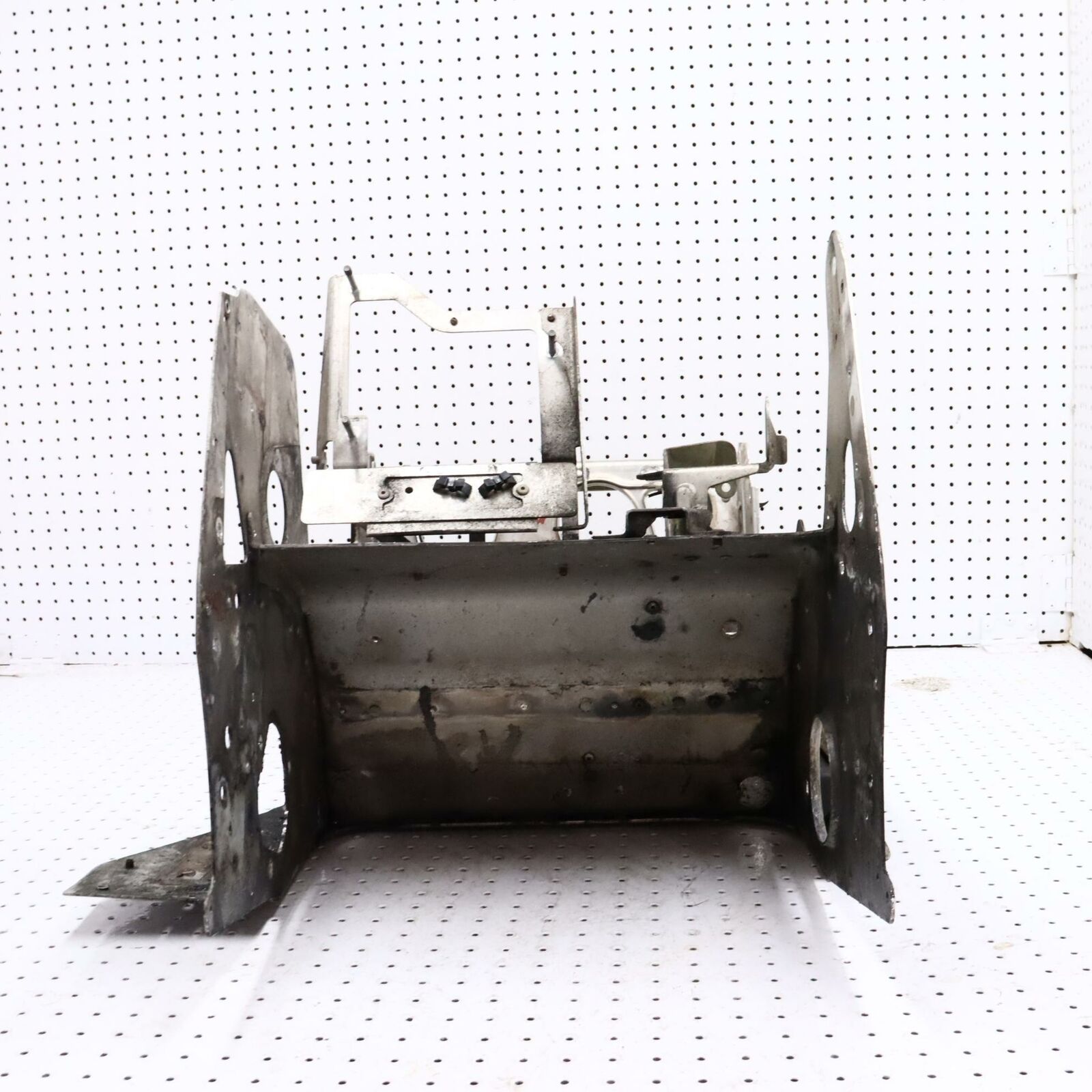 2006 POLARIS CLASSIC 700 FRONT BULKHEAD CHASSIS FRAME SUPPORT 1015032-309