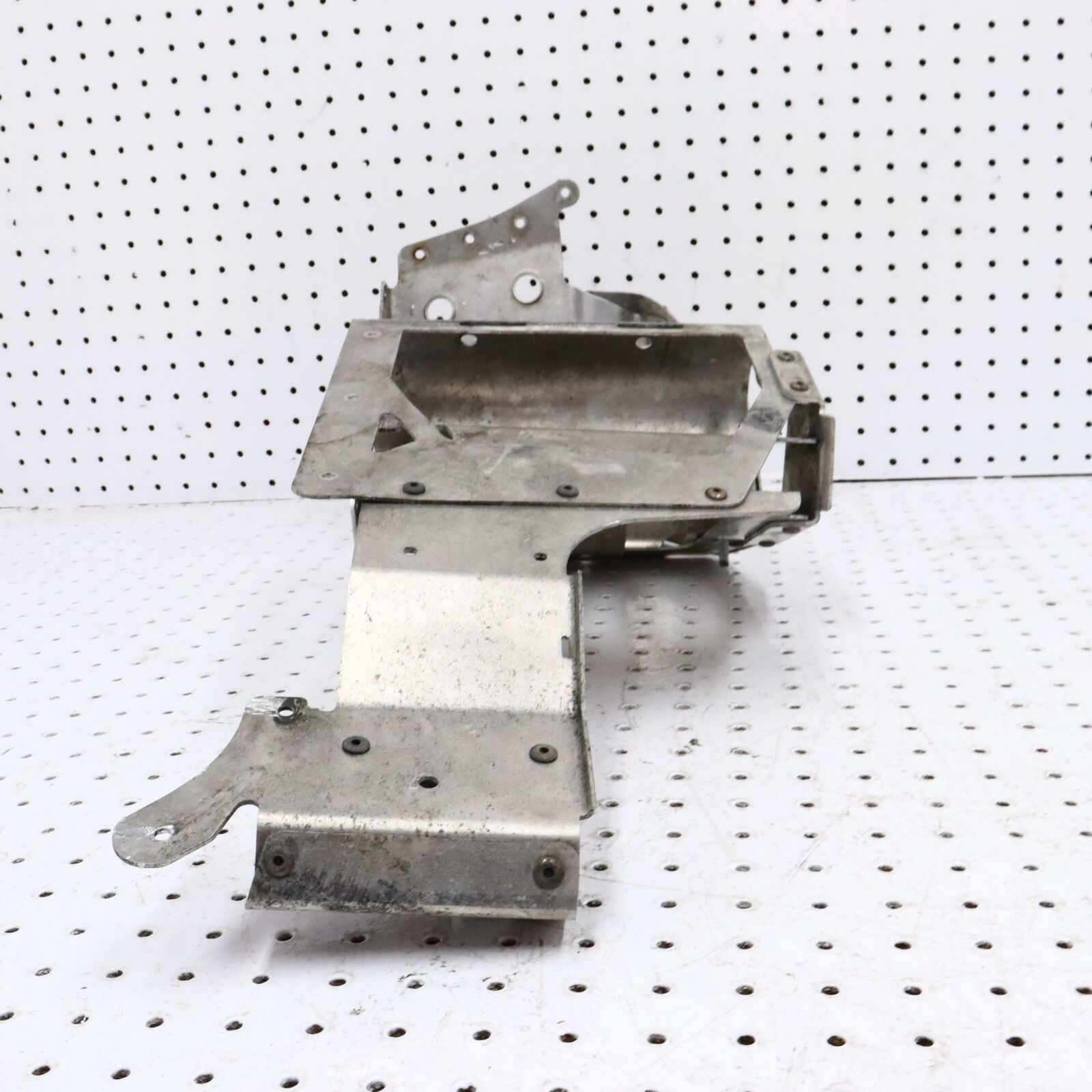 2006 POLARIS CLASSIC 700 LEFT FRONT FOOT HOLDER REST STAY FOOTREST WELL 1015301