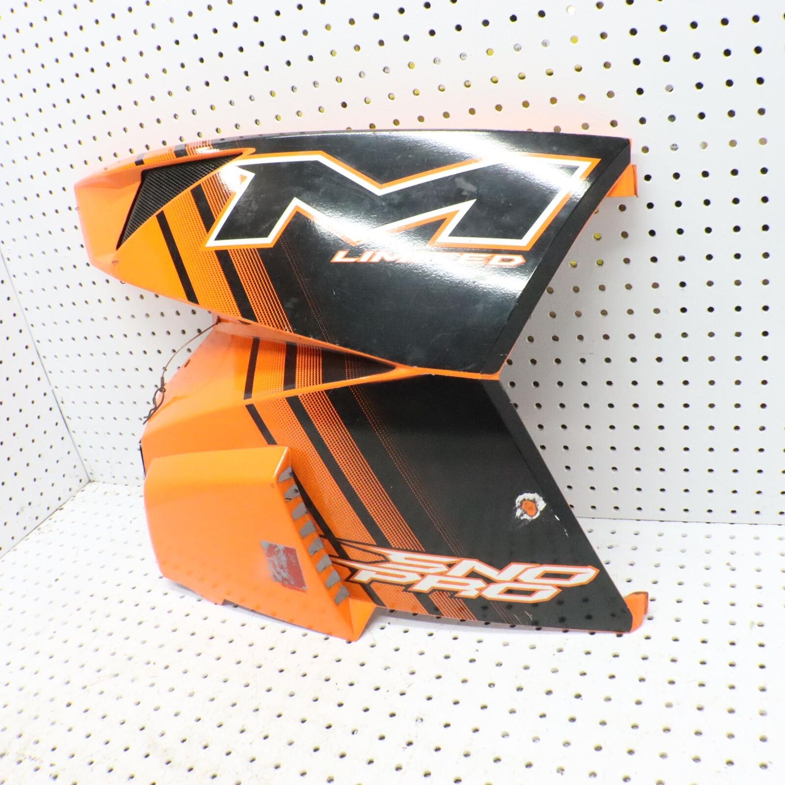 2014 ARCTIC CAT M8000 LEFT SIDE PANEL COVER CRACKED 4718-015; 4718-003