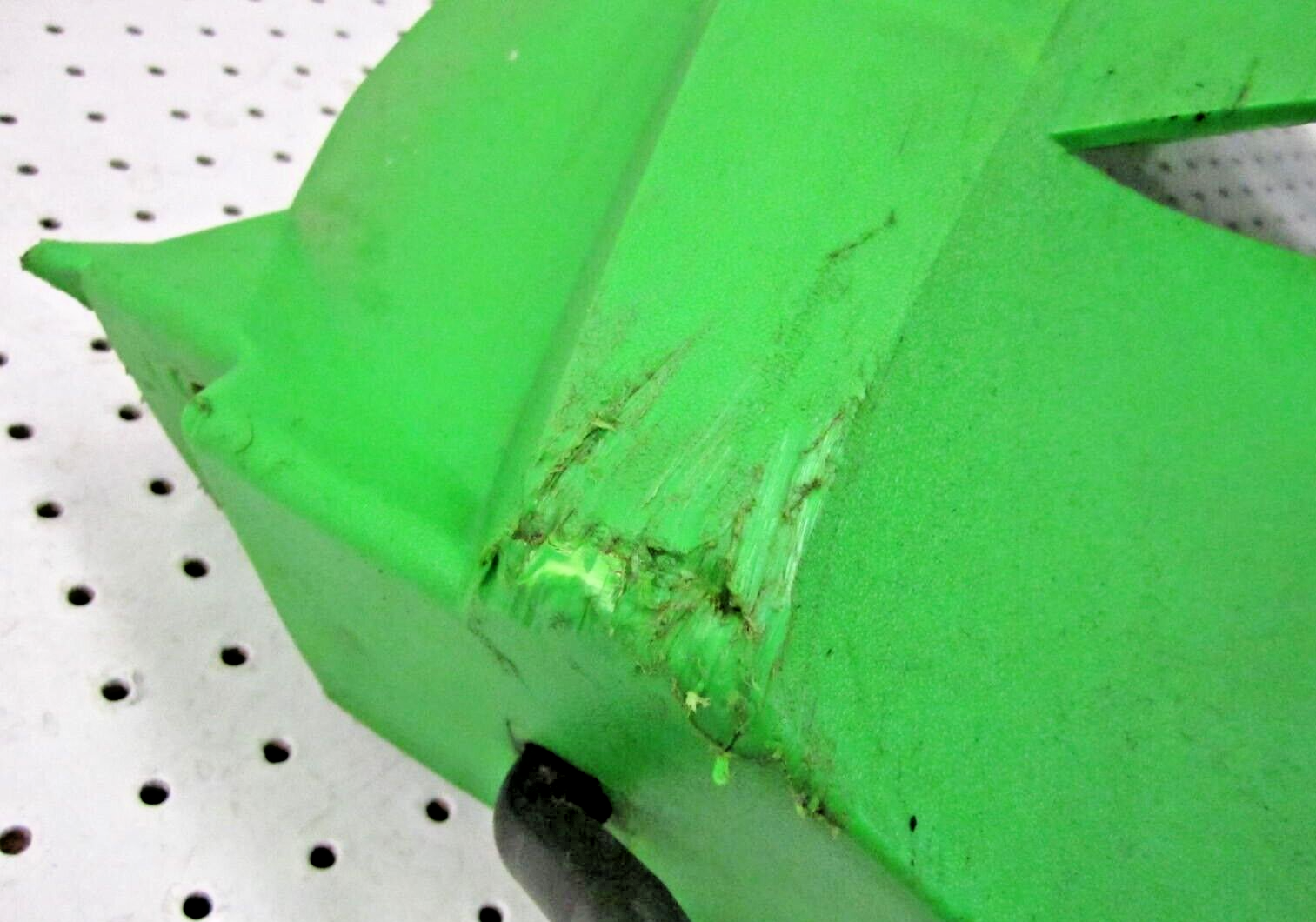 2004 ARCTIC CAT SABERCAT 600 LX BELLY PAN RIGHT 2606-348