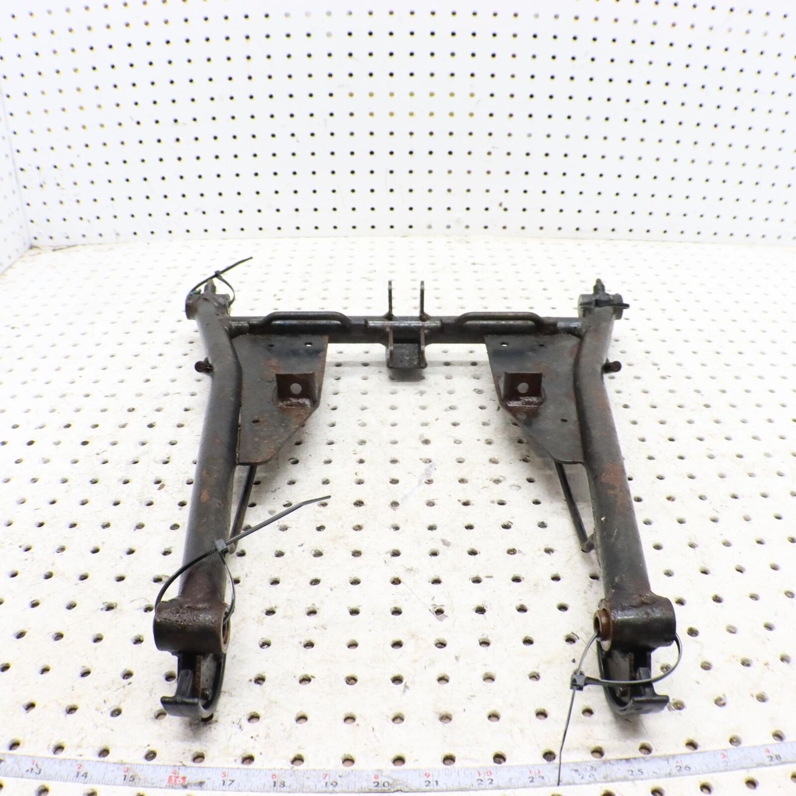 2002 ARCTIC CAT ZR 600 REAR BACK SUSPENSION FRONT TORQUE PIVOT ARM 0704-623