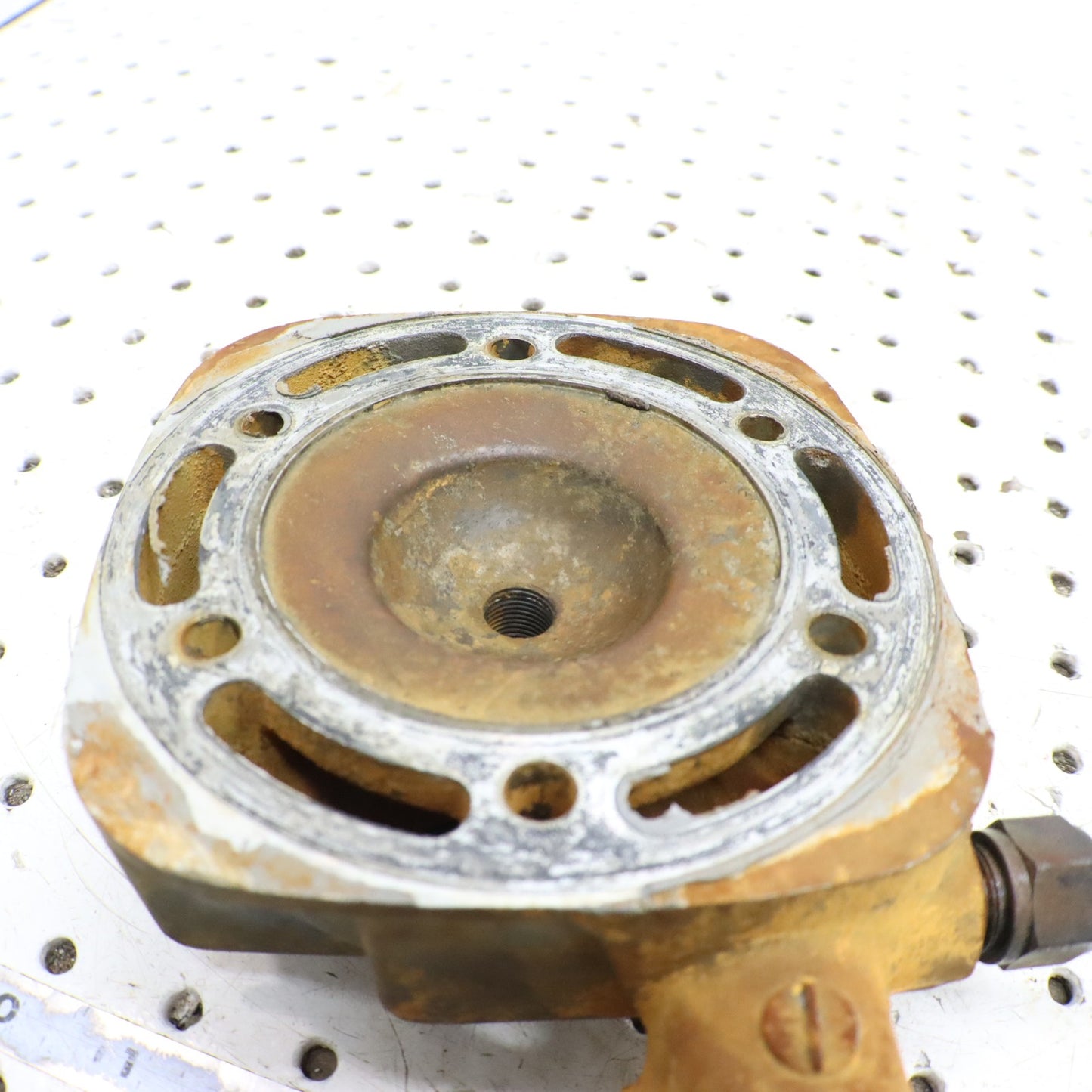 1998 Polaris Xplorer 400l Cylinder Head  3084730; 3086755