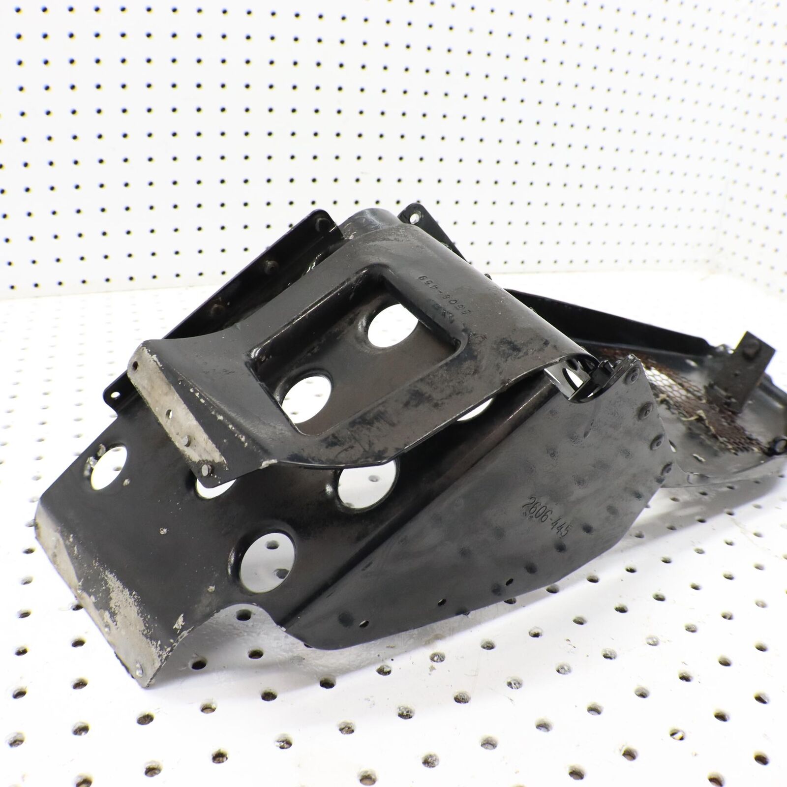 2002 ARCTIC CAT ZR 600 LEFT FRONT FOOT HOLDER REST STAY FOOTREST WELL 1706-885