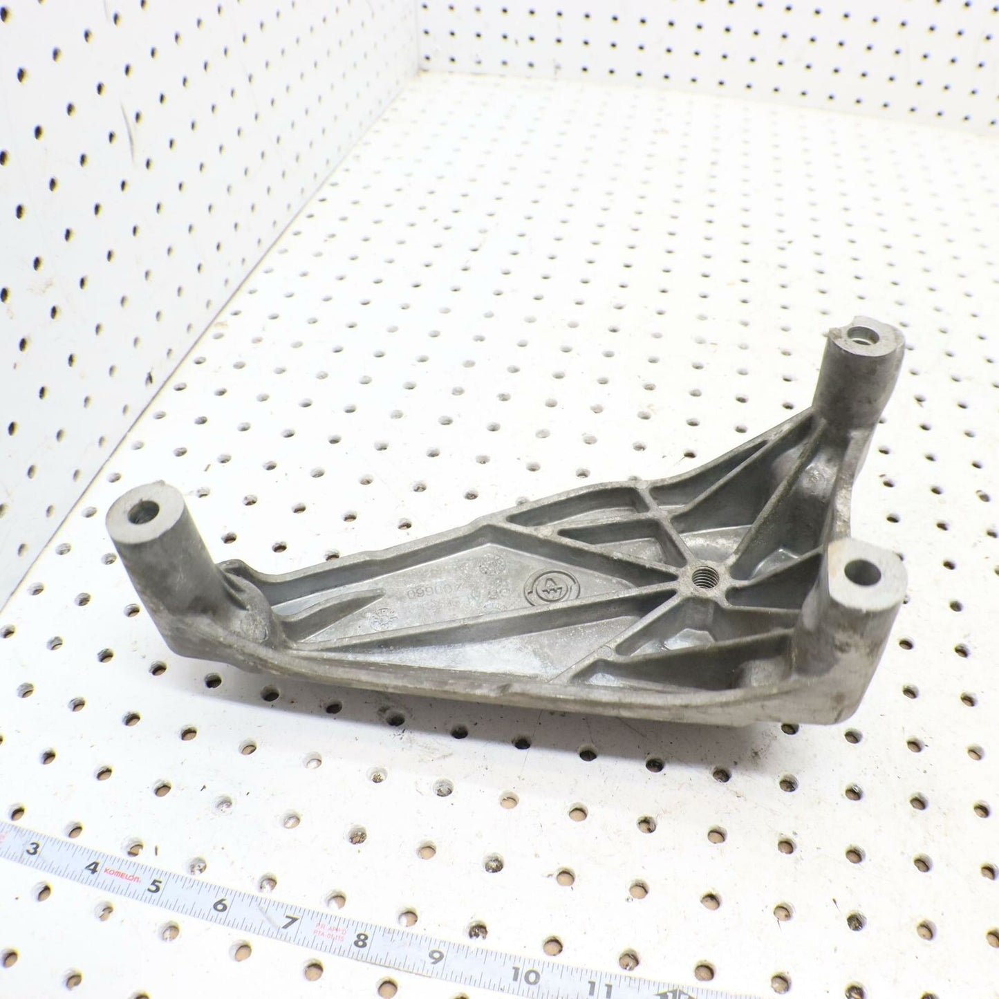 2006 POLARIS SWITCHBACK ENGINE MOTOR MOUNT BRACKET ALTERNATOR  0452974 0454131