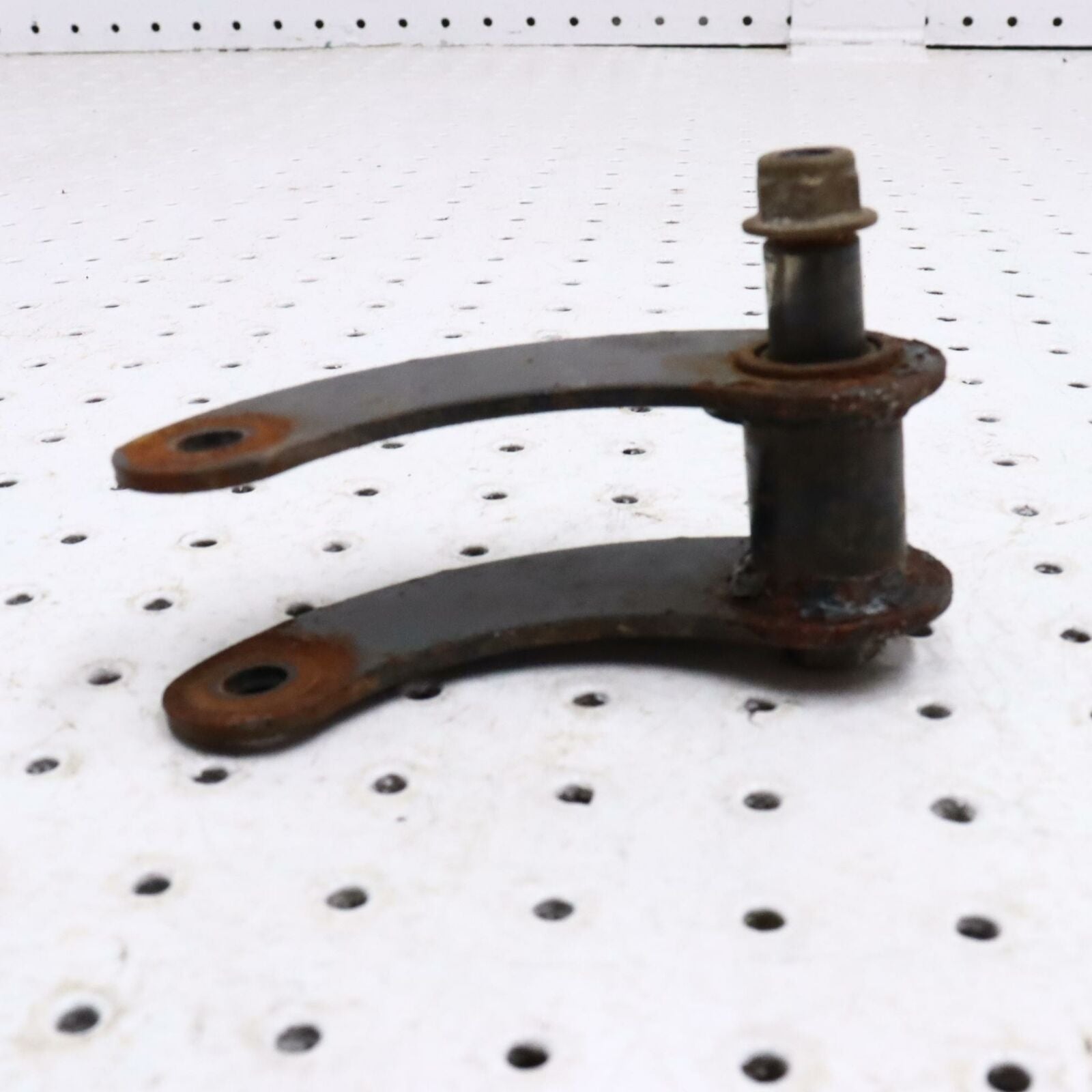 2006 POLARIS FUSION 700 REAR SUSPENSION FRONT PIVOT BRACKET 1542059-067