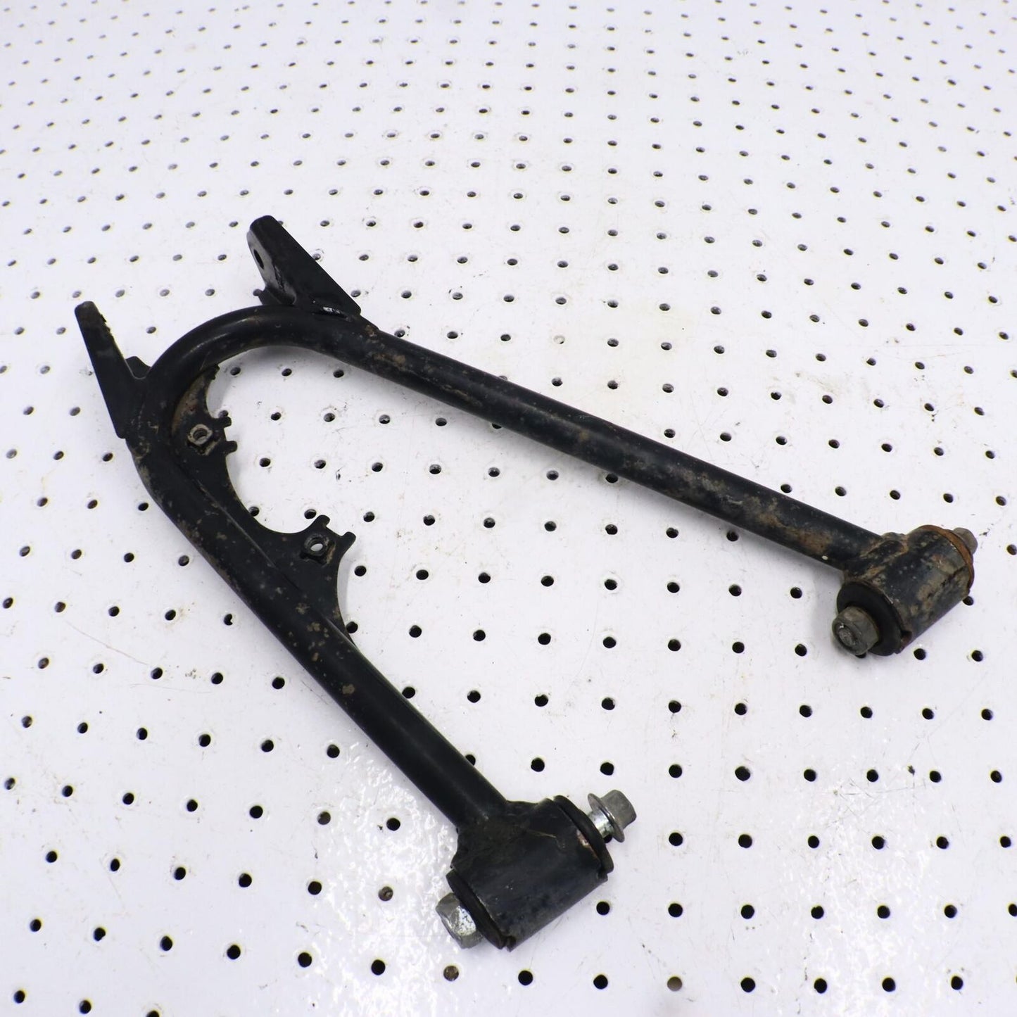 2013 YAMAHA GRIZZLY 700 REAR BACK UPPER RIGHT CONTROL A ARM 1HP-F2172-00-00 