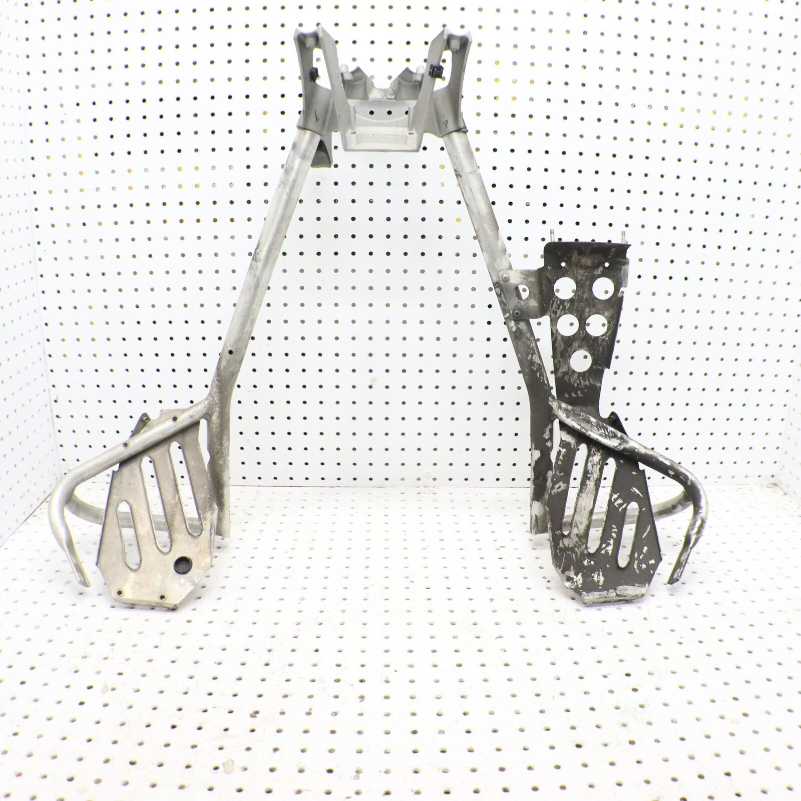 2014 POLARIS PRO RMK 800 OVER STRUCTURE FRAME TUBULAR ASSEMBLY 1018403 cracked