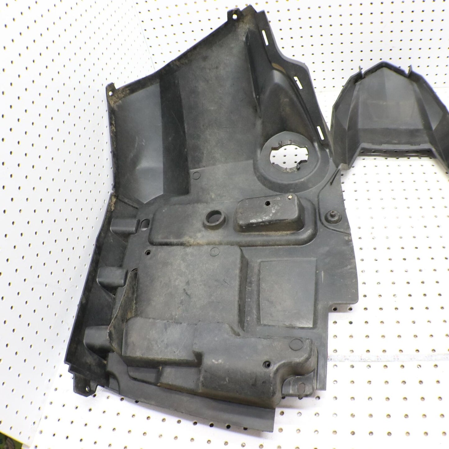 2013 POLARIS SPORTSMAN 550 FRONT FENDER CAB  2633779-464