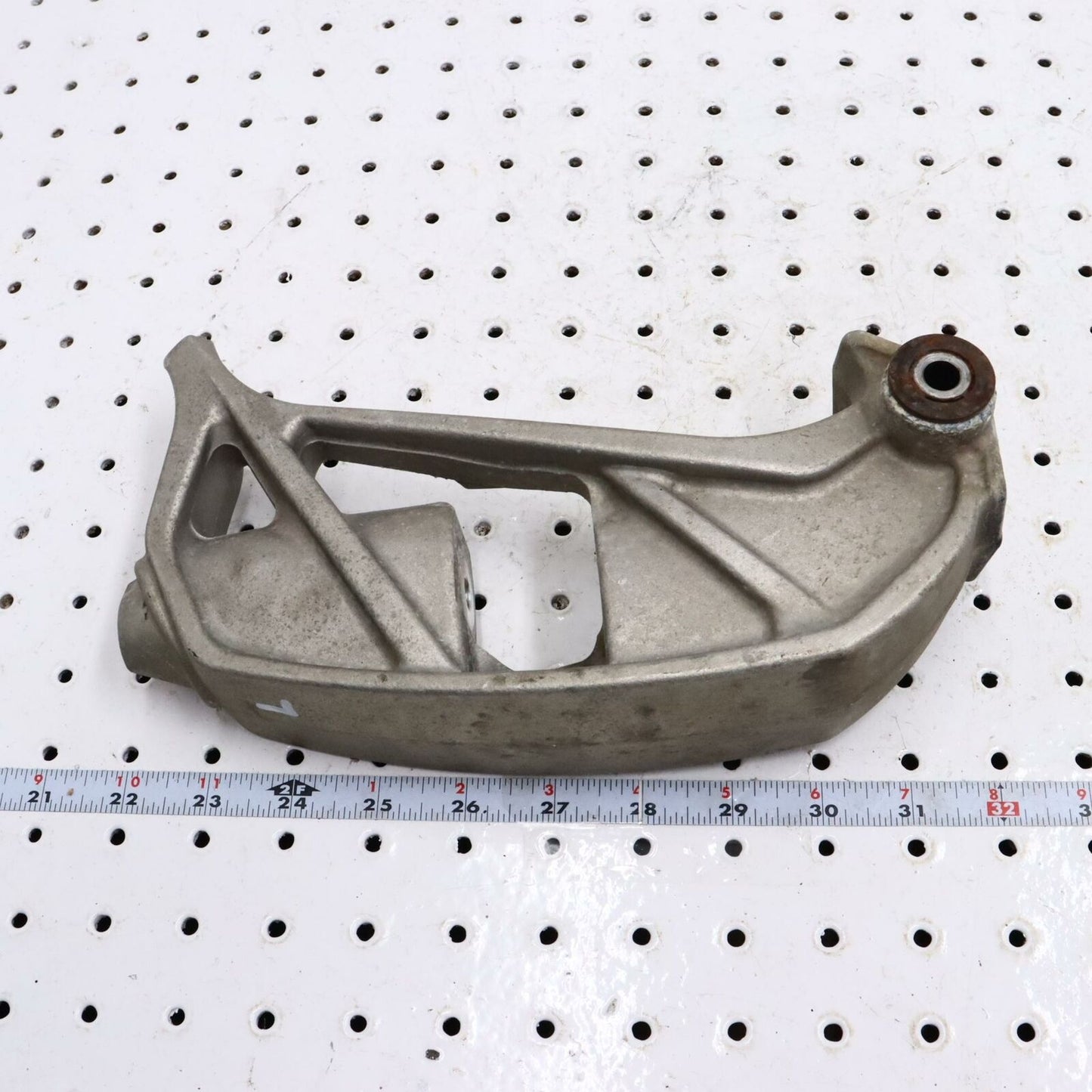 2007 POLARIS IQ 600 LEFT FRONT STEERING ARM SPINDLE KNUCKLE 1822795
