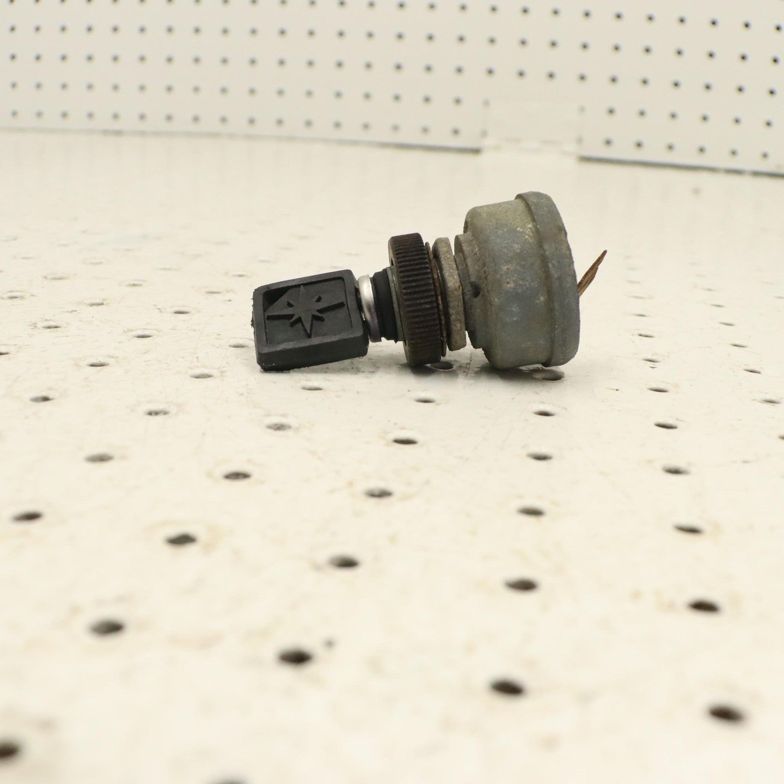 1995 Polaris Xcr 600 Ignition Key Switch 2200357;  2410009 