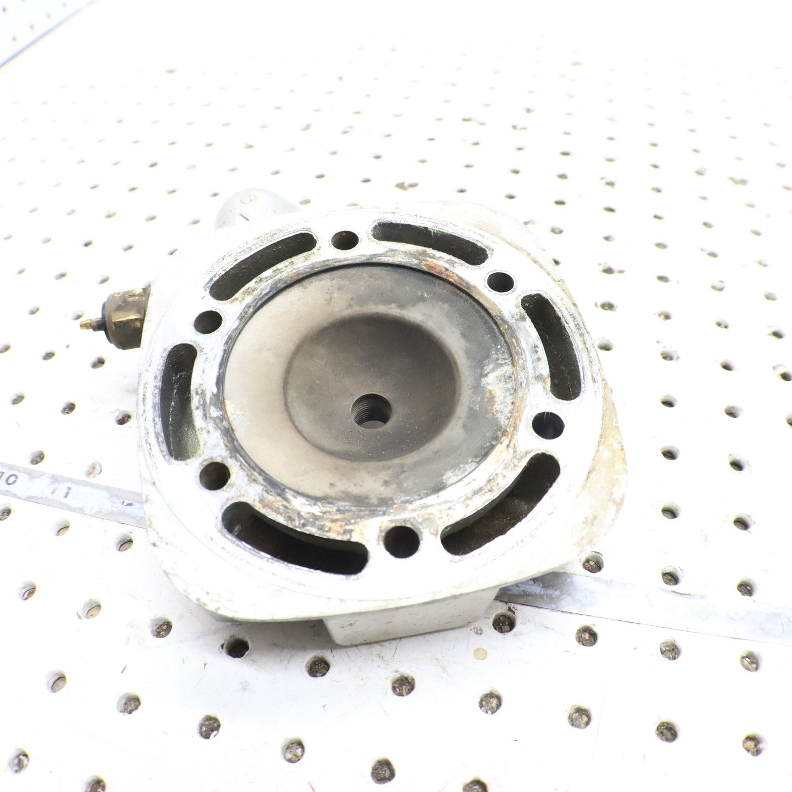1995 Polaris Xplorer 400 Cylinder Head  3084730 3086755