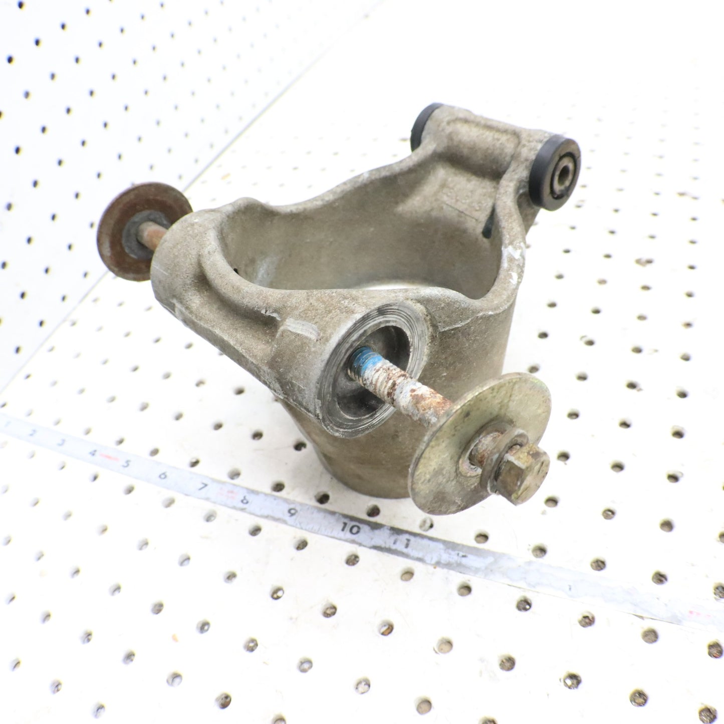 2004 Polaris Sportsman 500 Bearing Carrier Knuckle Rear LEFT 5133663 