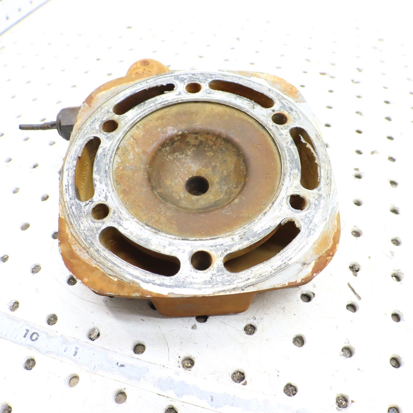 1998 Polaris Xplorer 400l Cylinder Head  3084730; 3086755