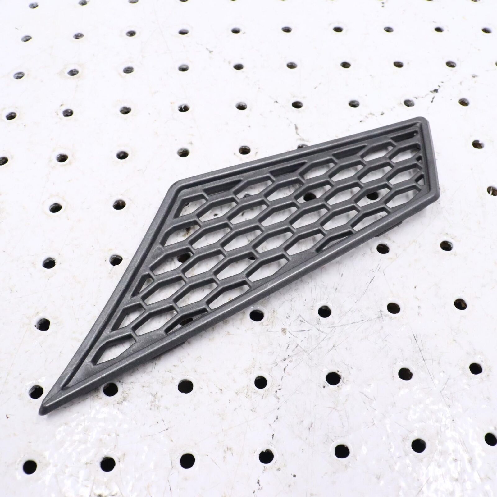 2007 ARCTIC CAT F5 RIGHT HOOD LOUVER SCREEN VENT COVER 4606-700 