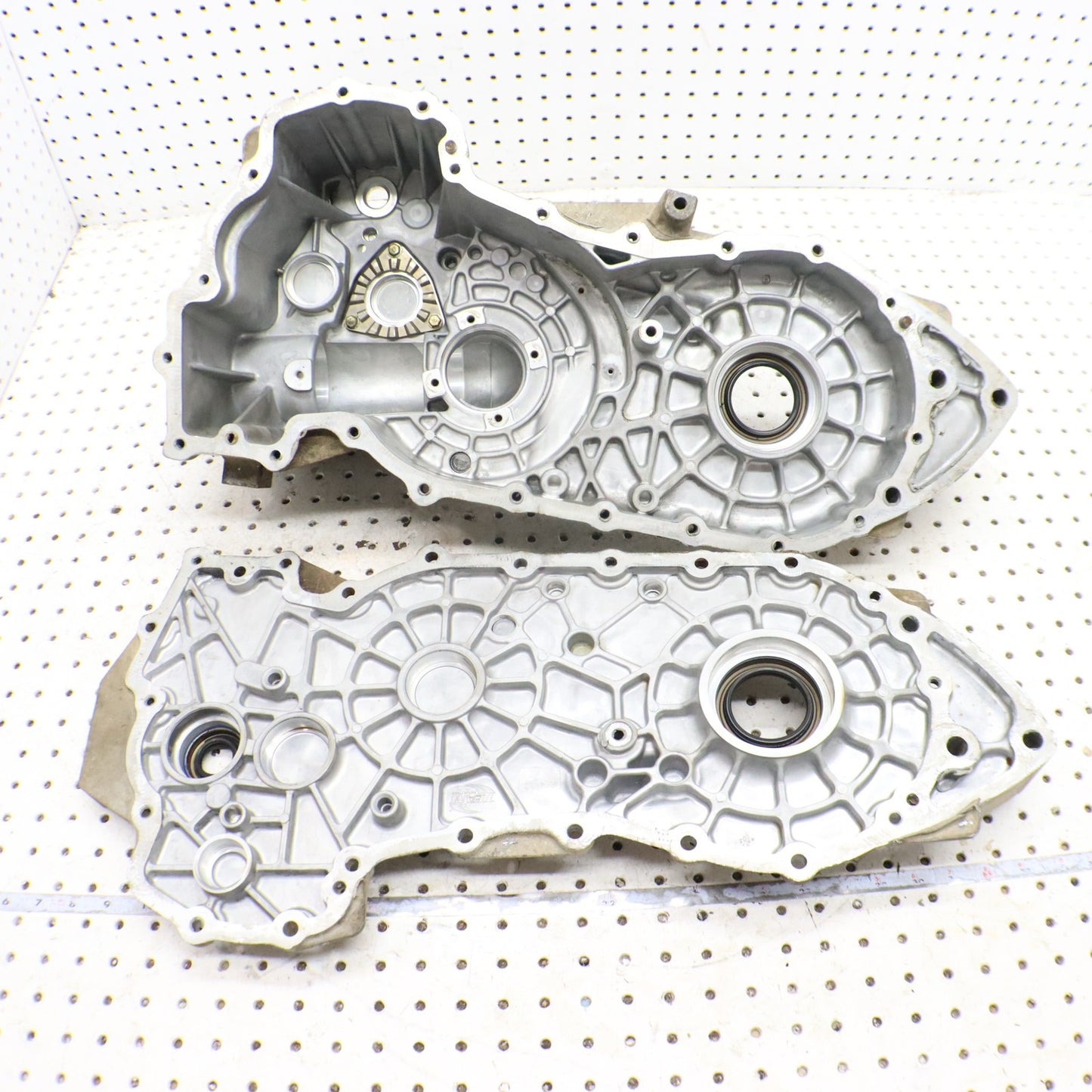 2004 Polaris Sportsman 500 Transmission Gearcase CASES 3234059 ; 3234056