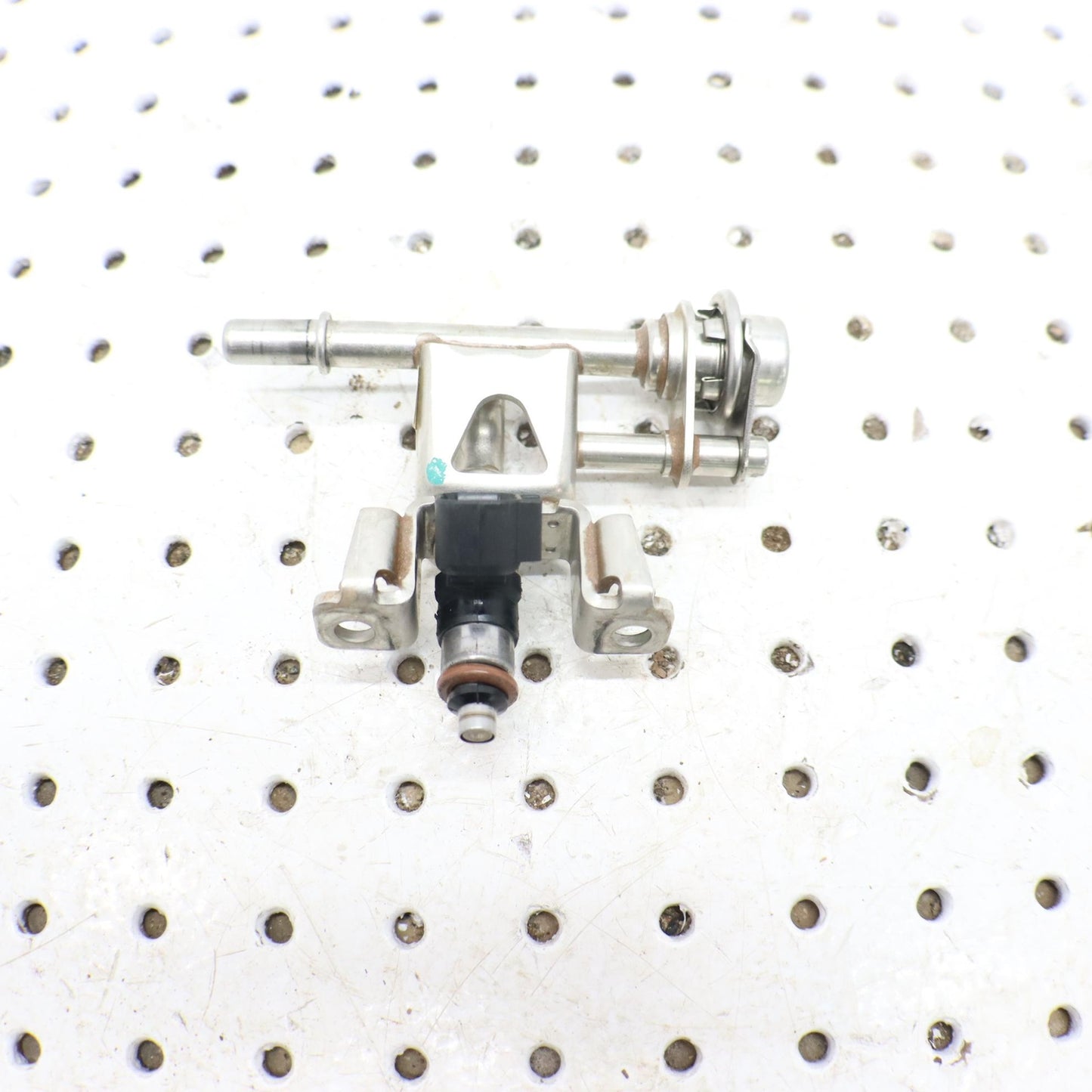 2014 Polaris Sportsman 570 Fuel Injector & FUEL RAIL 2521403 ; 2521068