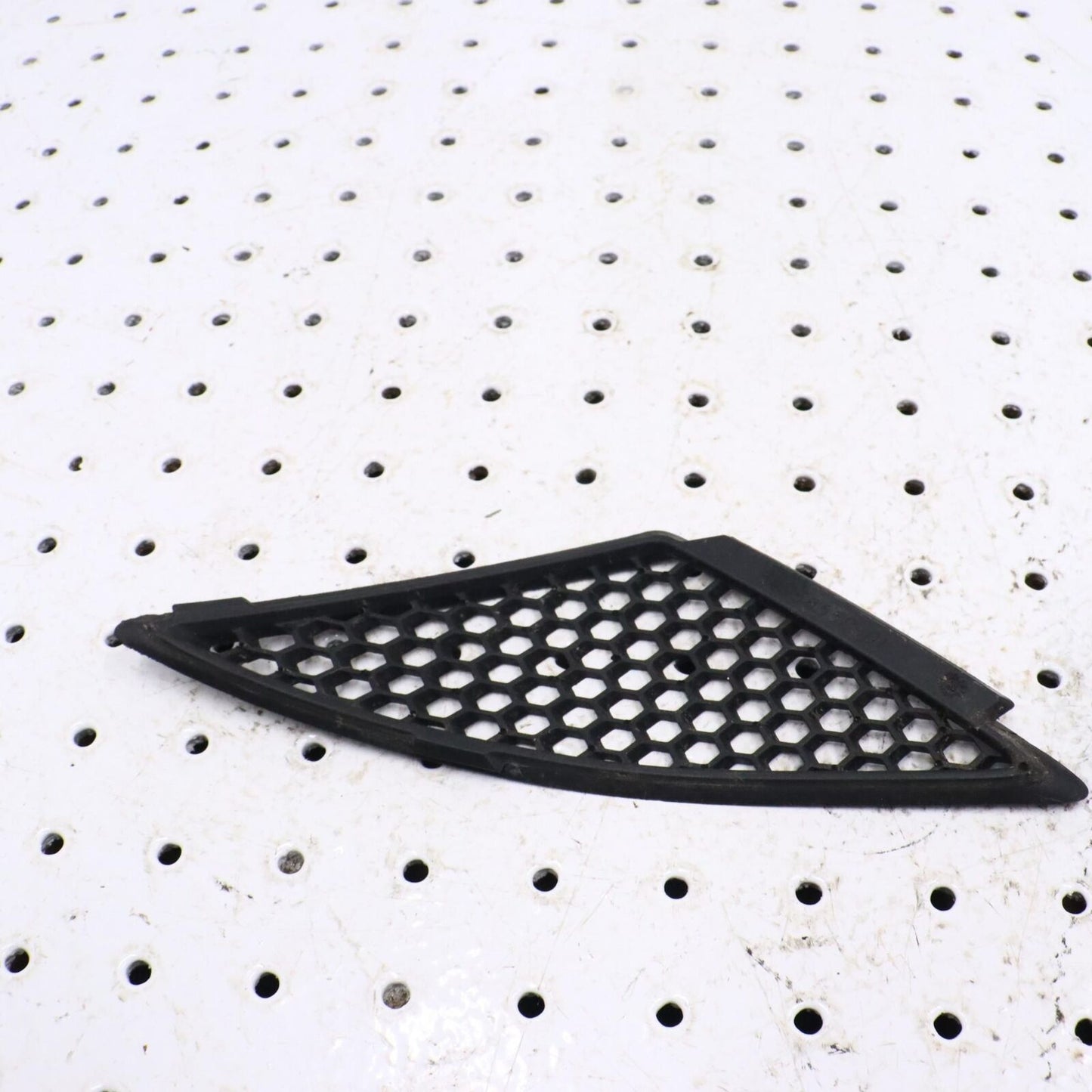 2006 POLARIS FUSION 700 RIGHT HOOD LOUVER SCREEN VENT COVER 5435855-070 