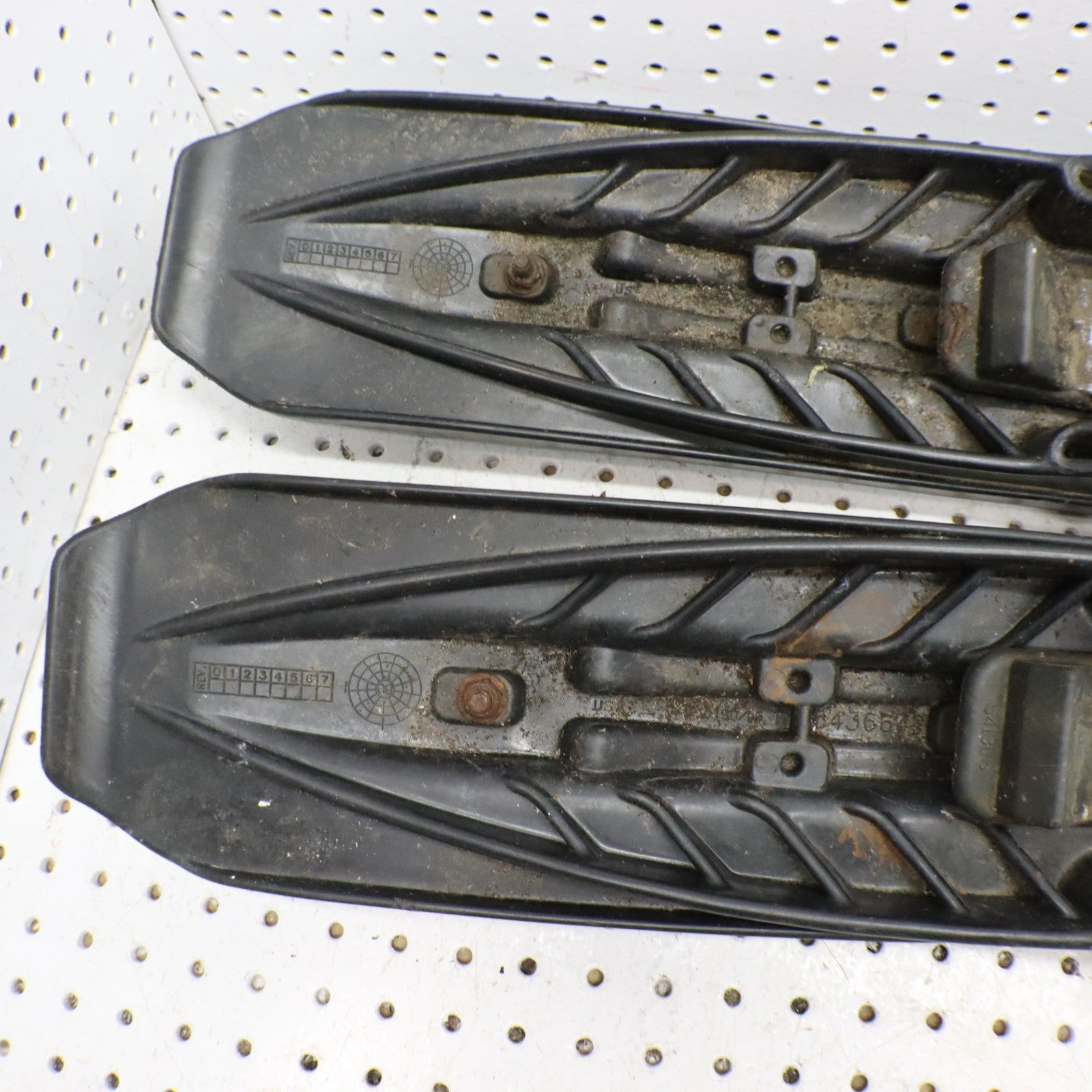 2007 Polaris Iq 600 Skis 1822933-070