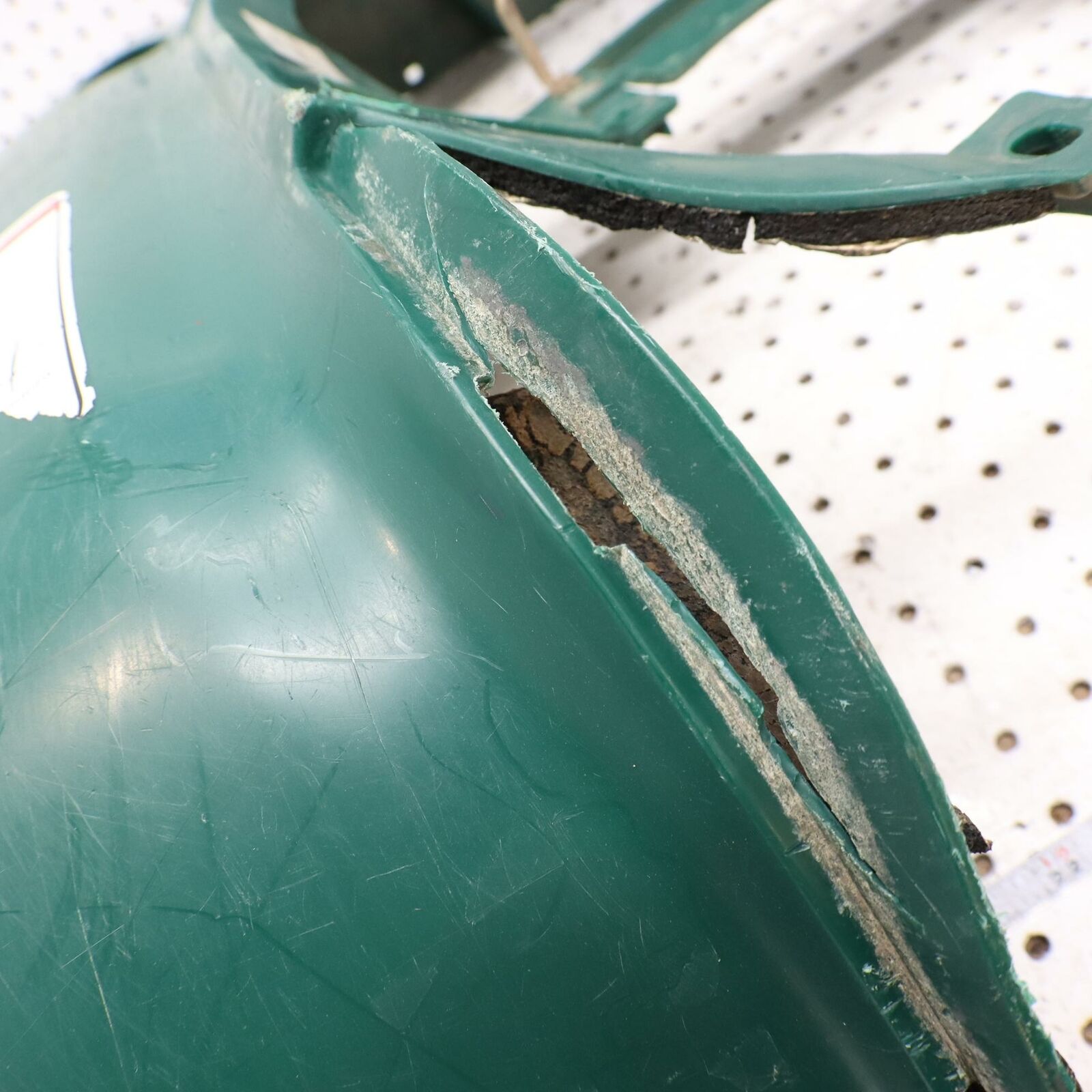 2000 POLARIS MAGNUM 325 REAR FENDER CAB GREEN 5432117-195 5432117-400