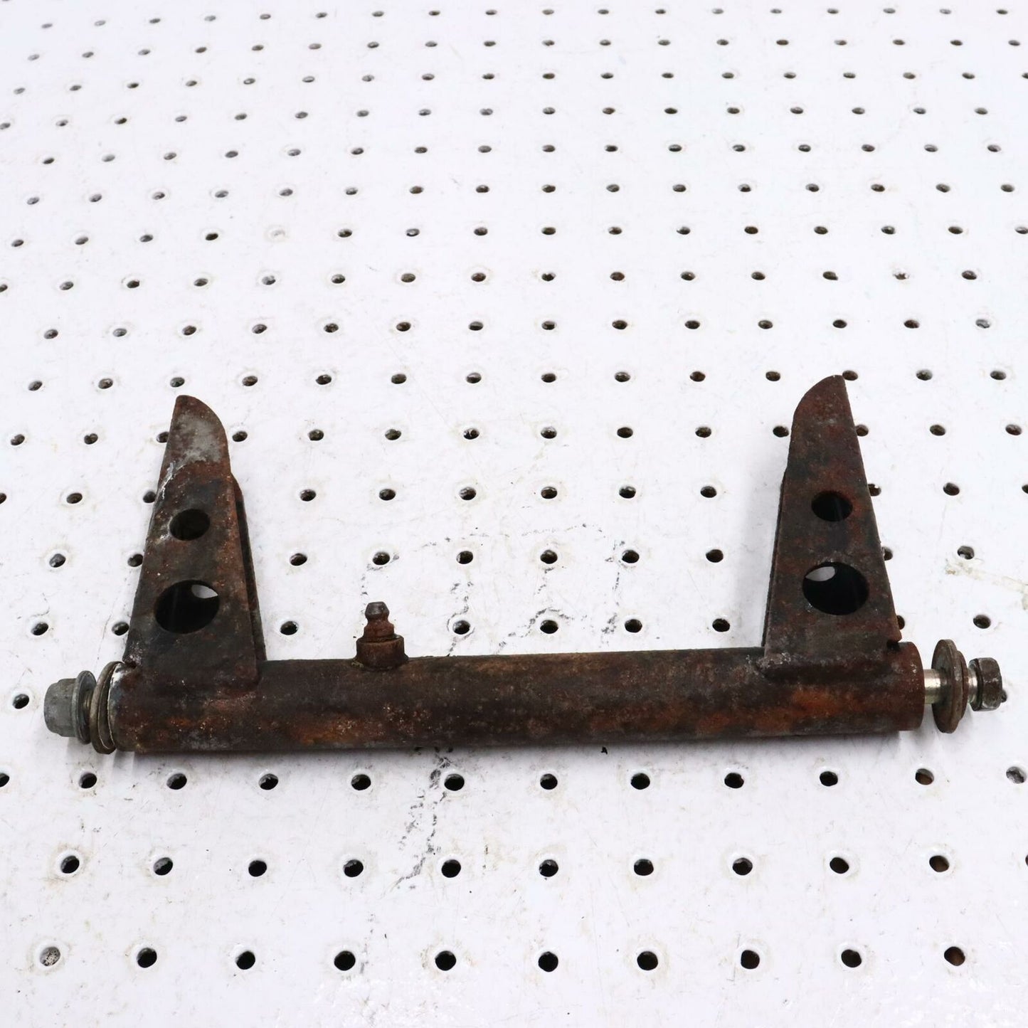 2007 POLARIS IQ 600 REAR SUSPENSION REAR PIVOT BRACKET 1541928-067