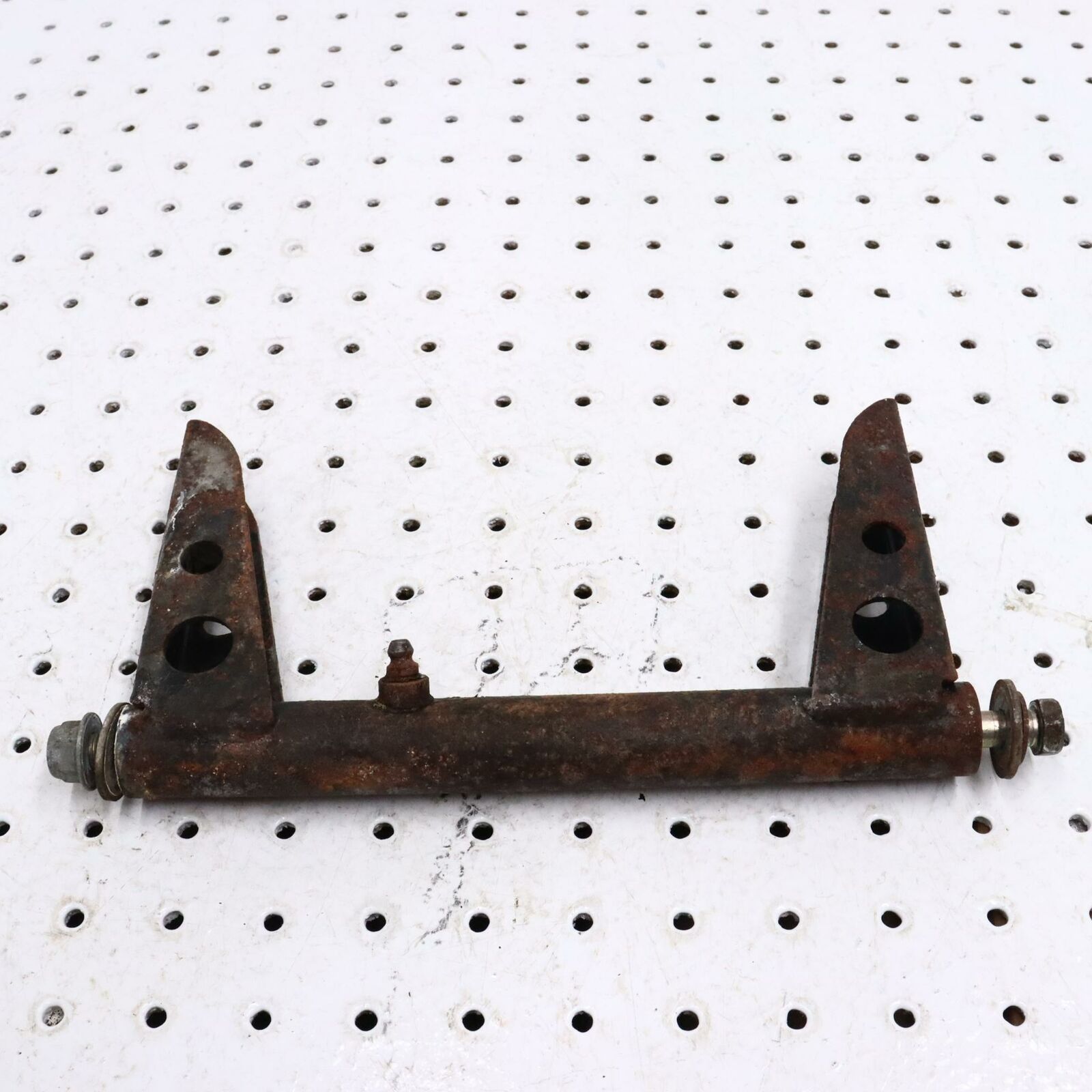 2007 POLARIS IQ 600 REAR SUSPENSION REAR PIVOT BRACKET 1541928-067