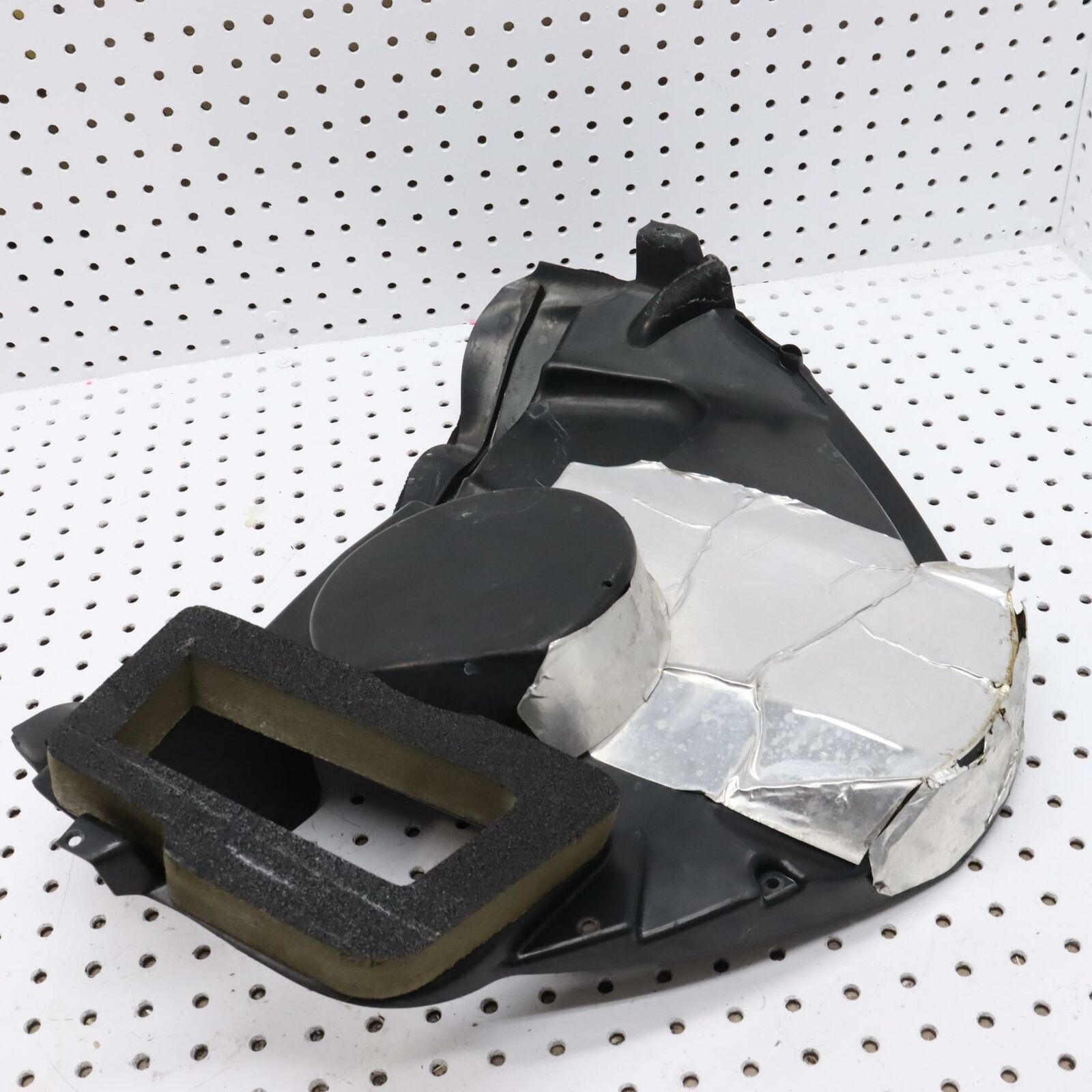 2006 POLARIS CLASSIC 700 AIR PLENUM, HEADLIGHT ACCESSS COVER 2633044