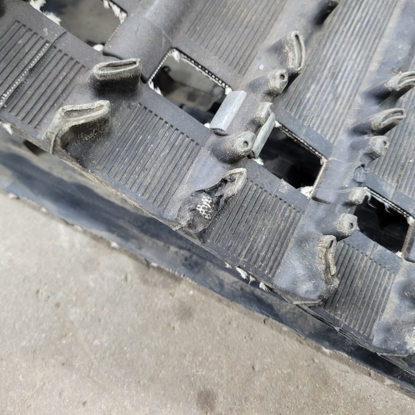 2009 Arctic Cat Crossfire R 8 128 x 14 x 1 Hacksaw Track 2602-047