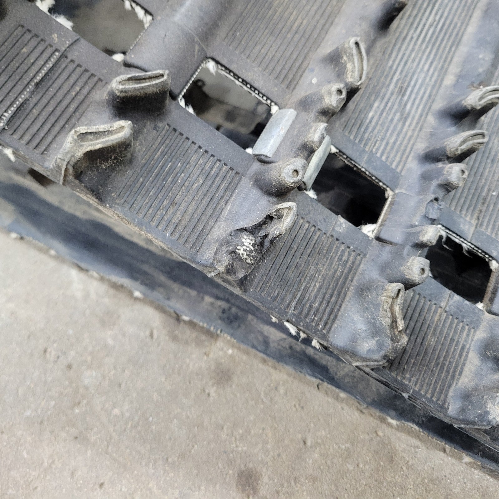 2009 Arctic Cat Crossfire R 8 128 x 14 x 1 Hacksaw Track 2602-047