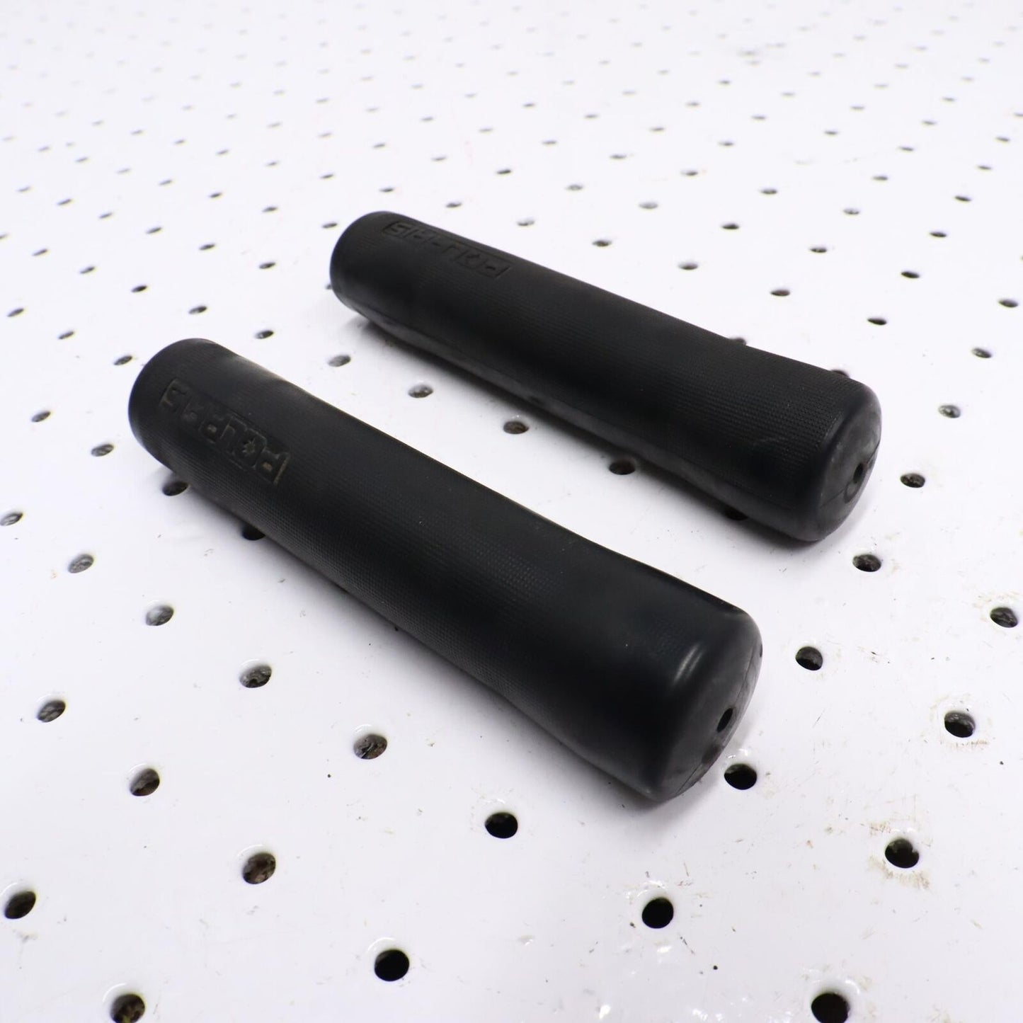 2006 POLARIS FUSION 700 HANDLEBAR GRIPS 5434715-070; 5452127-070