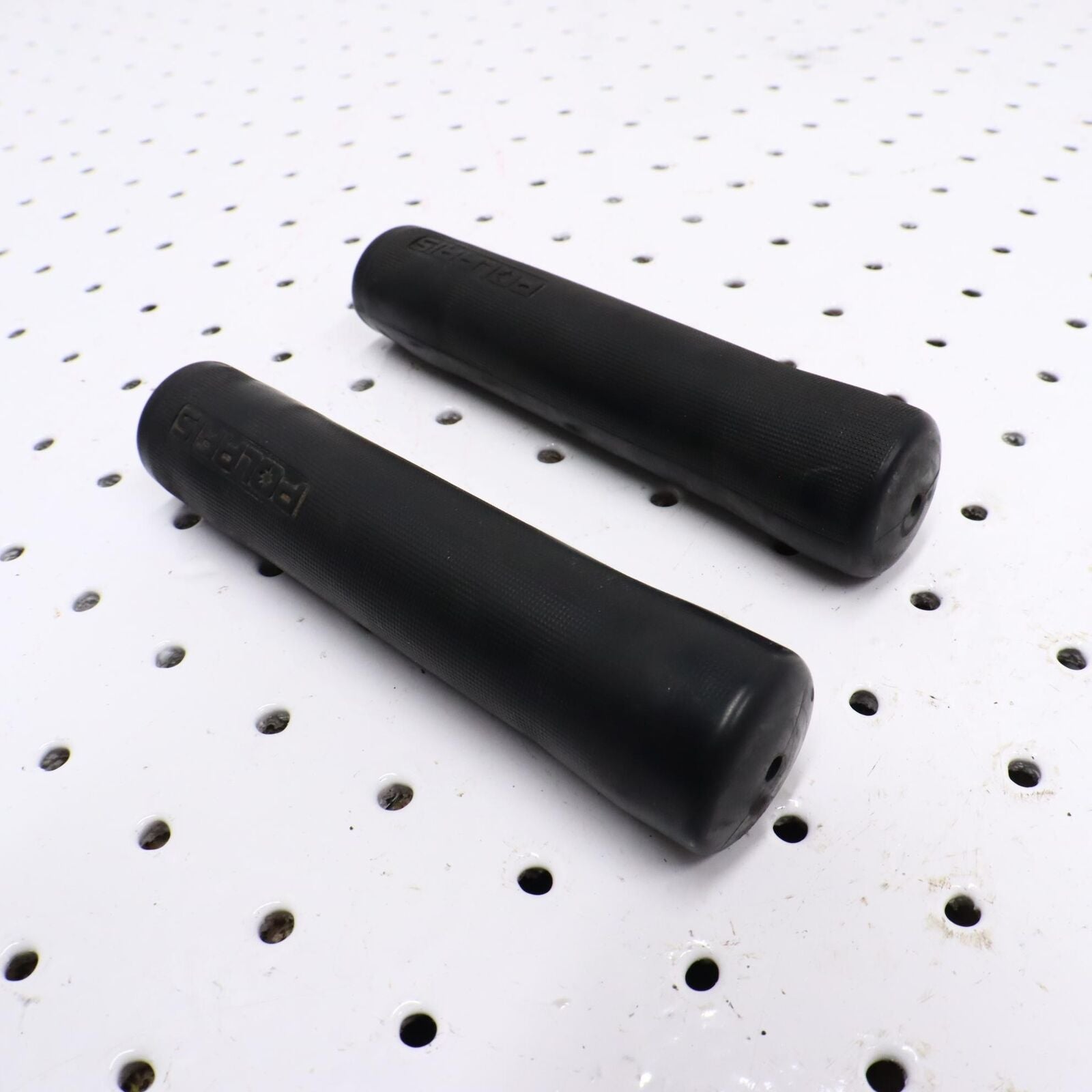 2006 POLARIS FUSION 700 HANDLEBAR GRIPS 5434715-070; 5452127-070