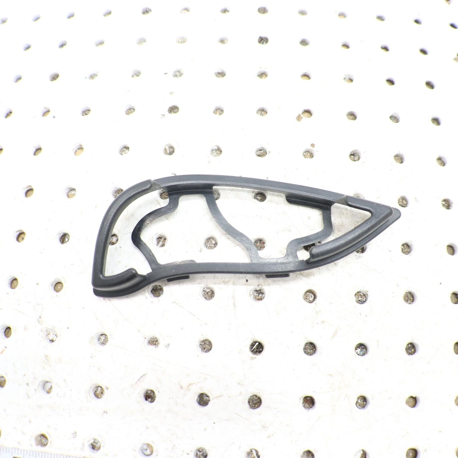 2006 POLARIS RMK 700 AIR INTAKE BEZEL SCREEN 5435776 RIGHT