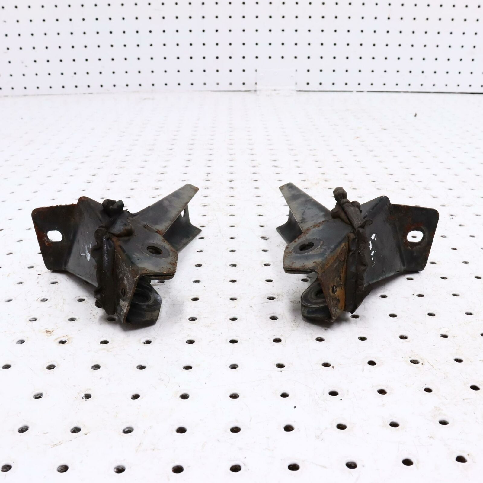 2006 POLARIS CLASSIC 700 FRONT SHOCK TOWERS MOUNTS 1014796-067 1014795-067