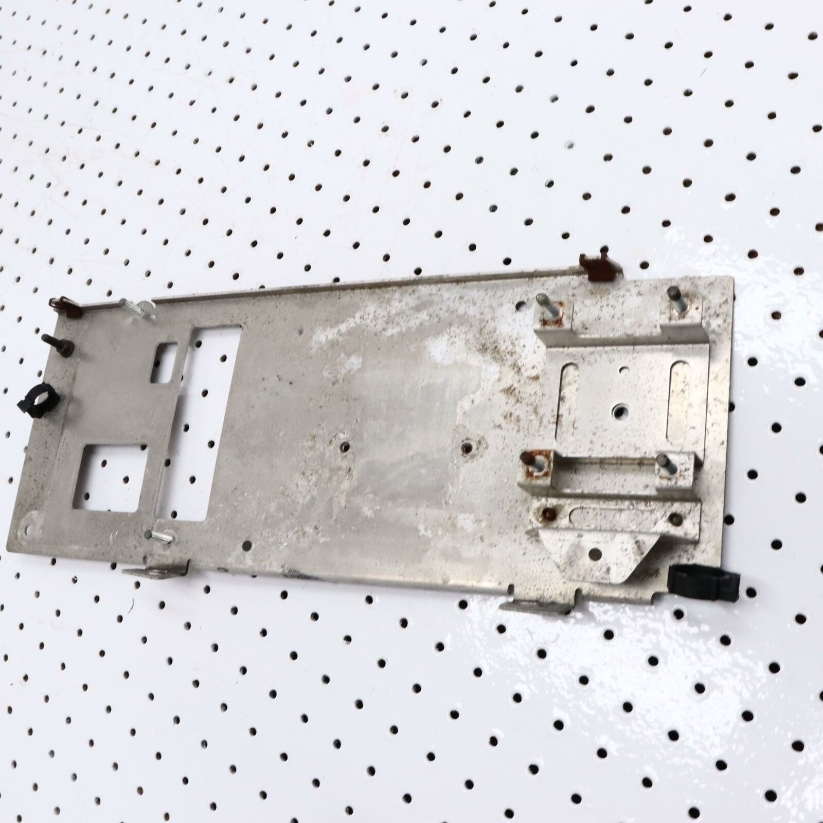 2007 POLARIS IQ 600 ASM PLATE, ELEC CENTER 1015761