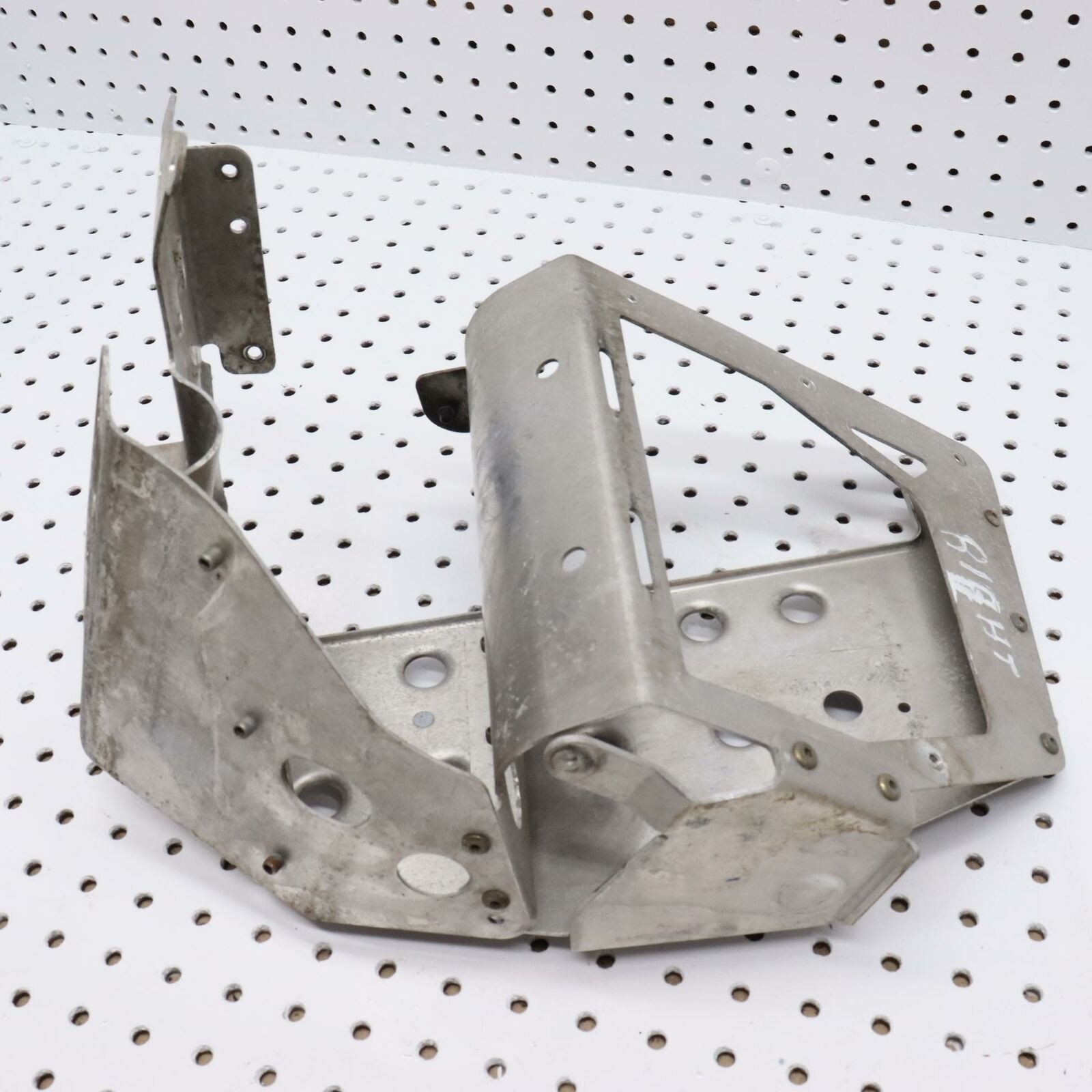 2007 POLARIS IQ 600 RIGHT FRONT FOOT HOLDER REST STAY FOOTREST WELL 1015670