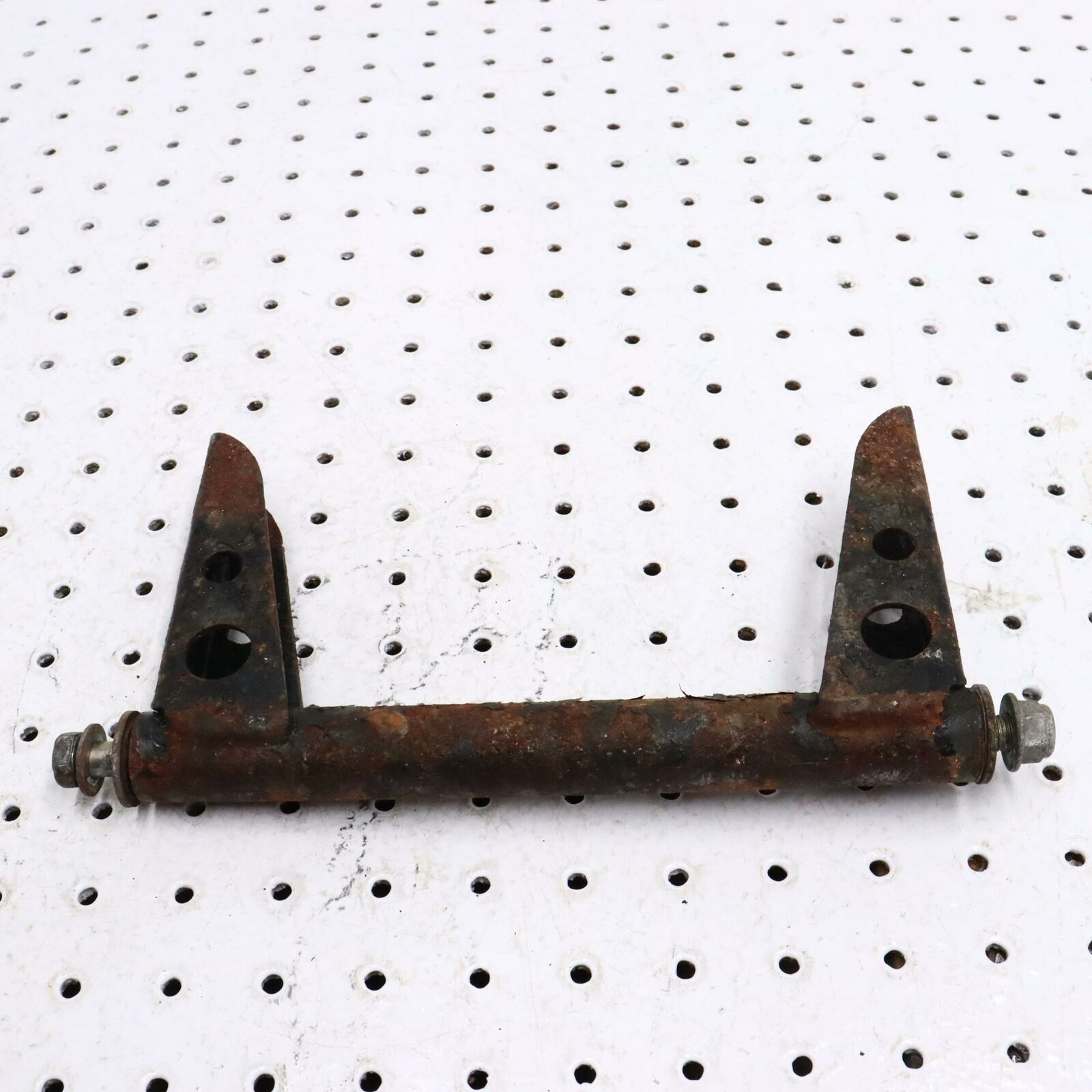 2007 POLARIS IQ 600 REAR SUSPENSION REAR PIVOT BRACKET 1541928-067