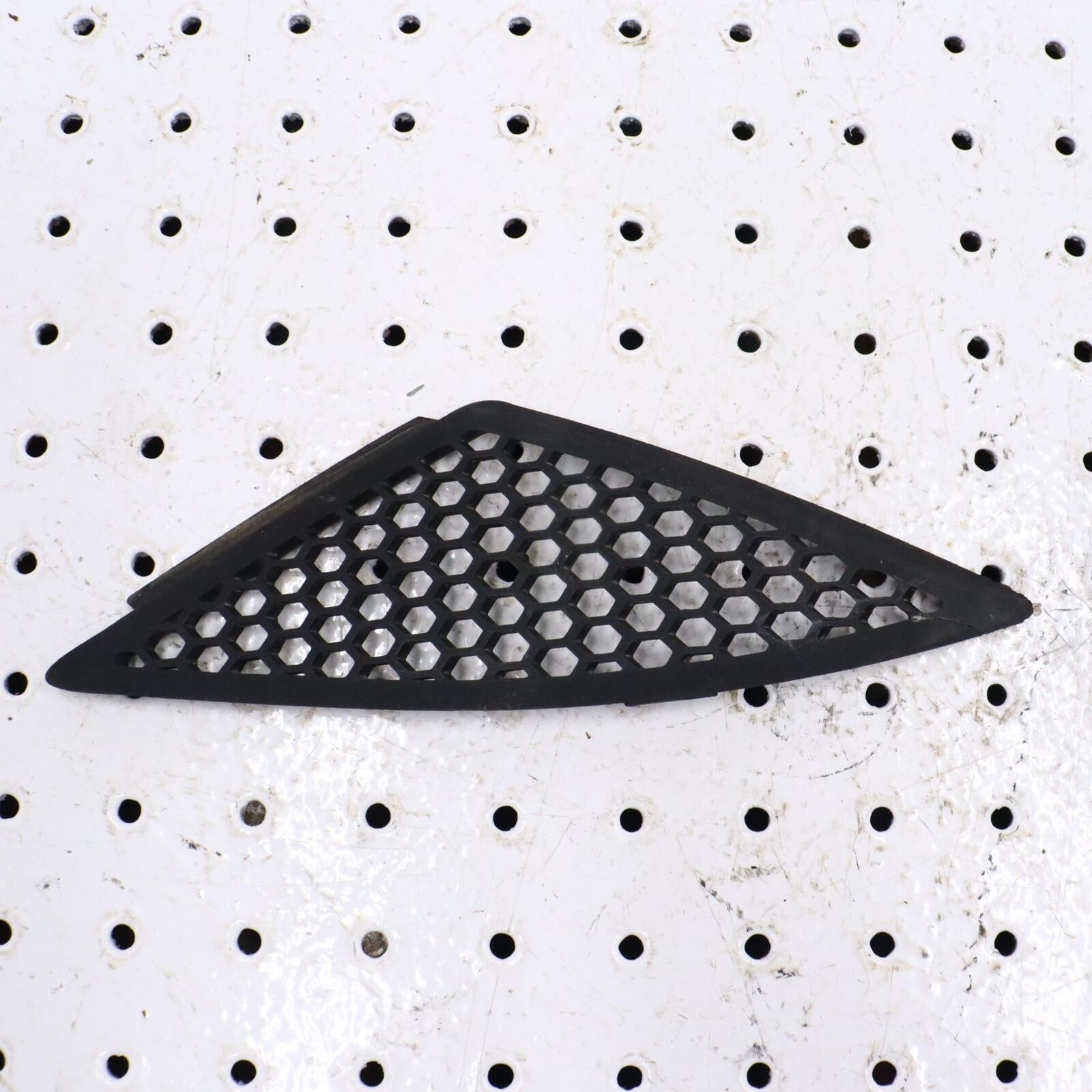 2006 POLARIS FUSION 700 RIGHT HOOD LOUVER SCREEN VENT COVER 5435855-070 