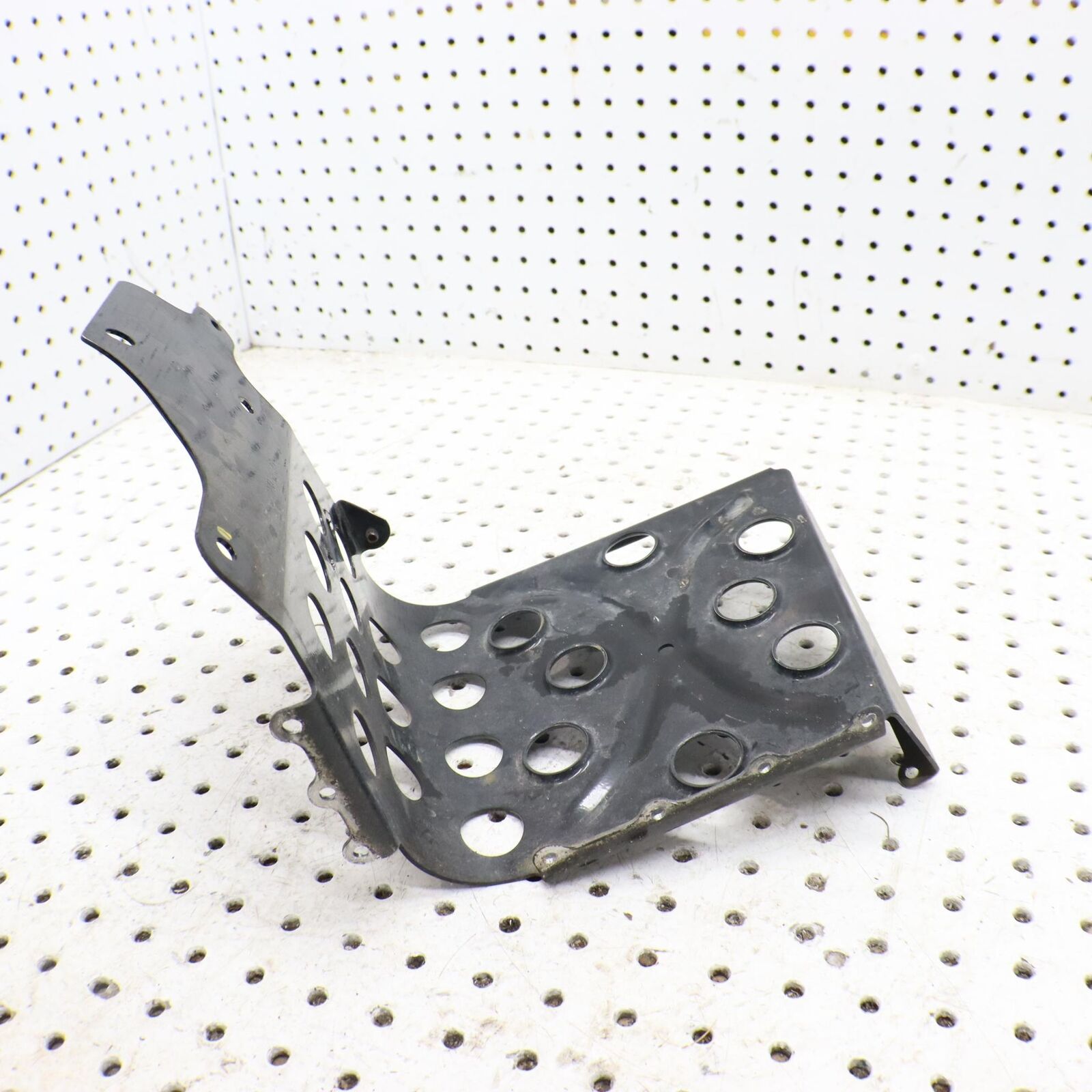 2005 ARCTIC CAT SABERCAT 600 RIGHT FOOT HOLDER REST STAY FOOTREST WELL 2706-550