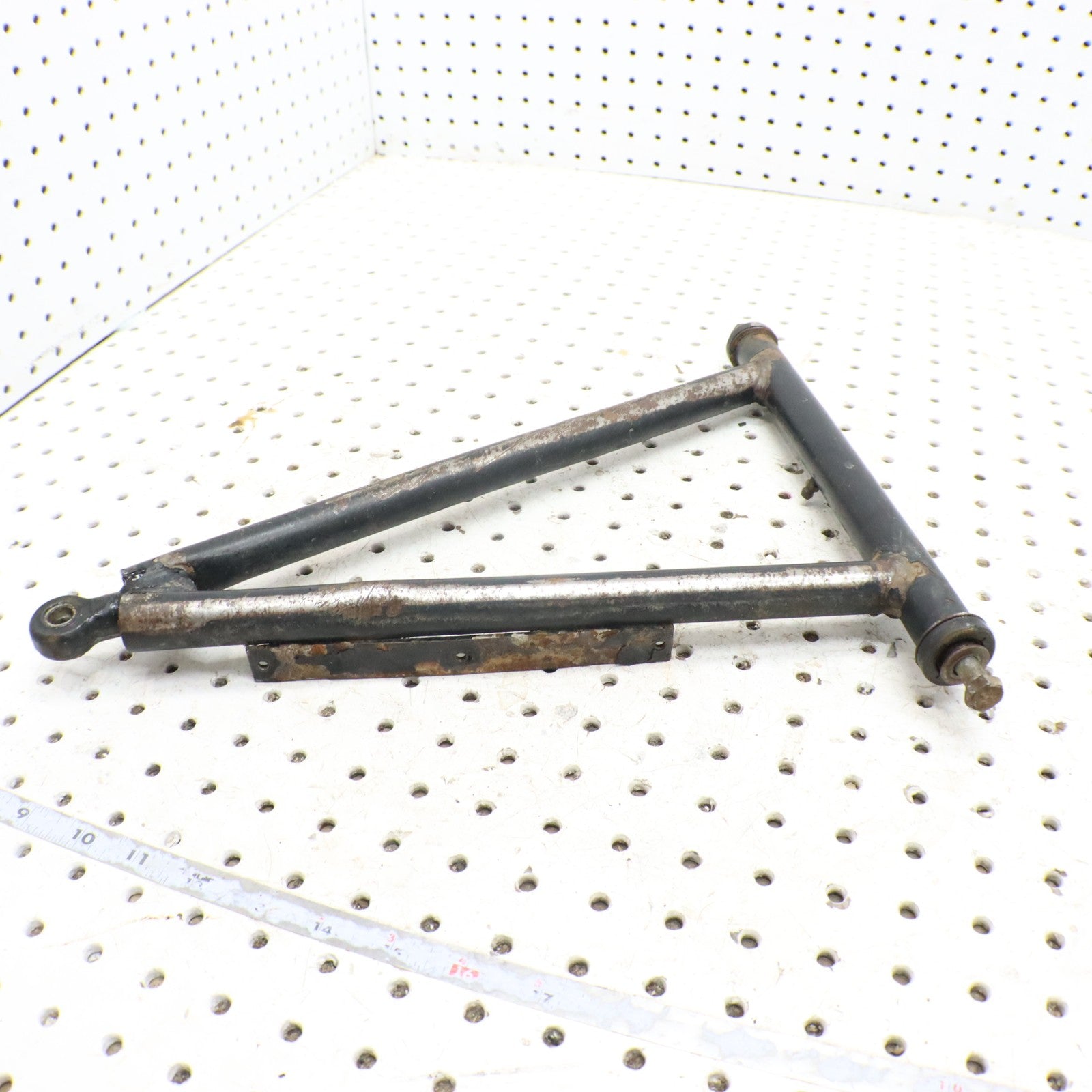 2018 Polaris Sportsman 570 Efi Front Lower Left Control A Arm 1542161-067 DENT