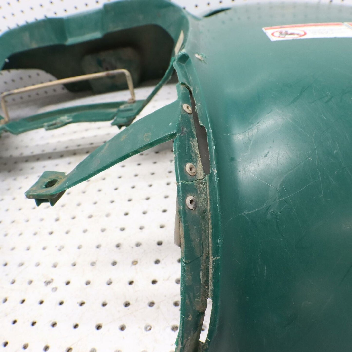 2000 POLARIS MAGNUM 325 REAR FENDER CAB GREEN 5432117-195 5432117-400