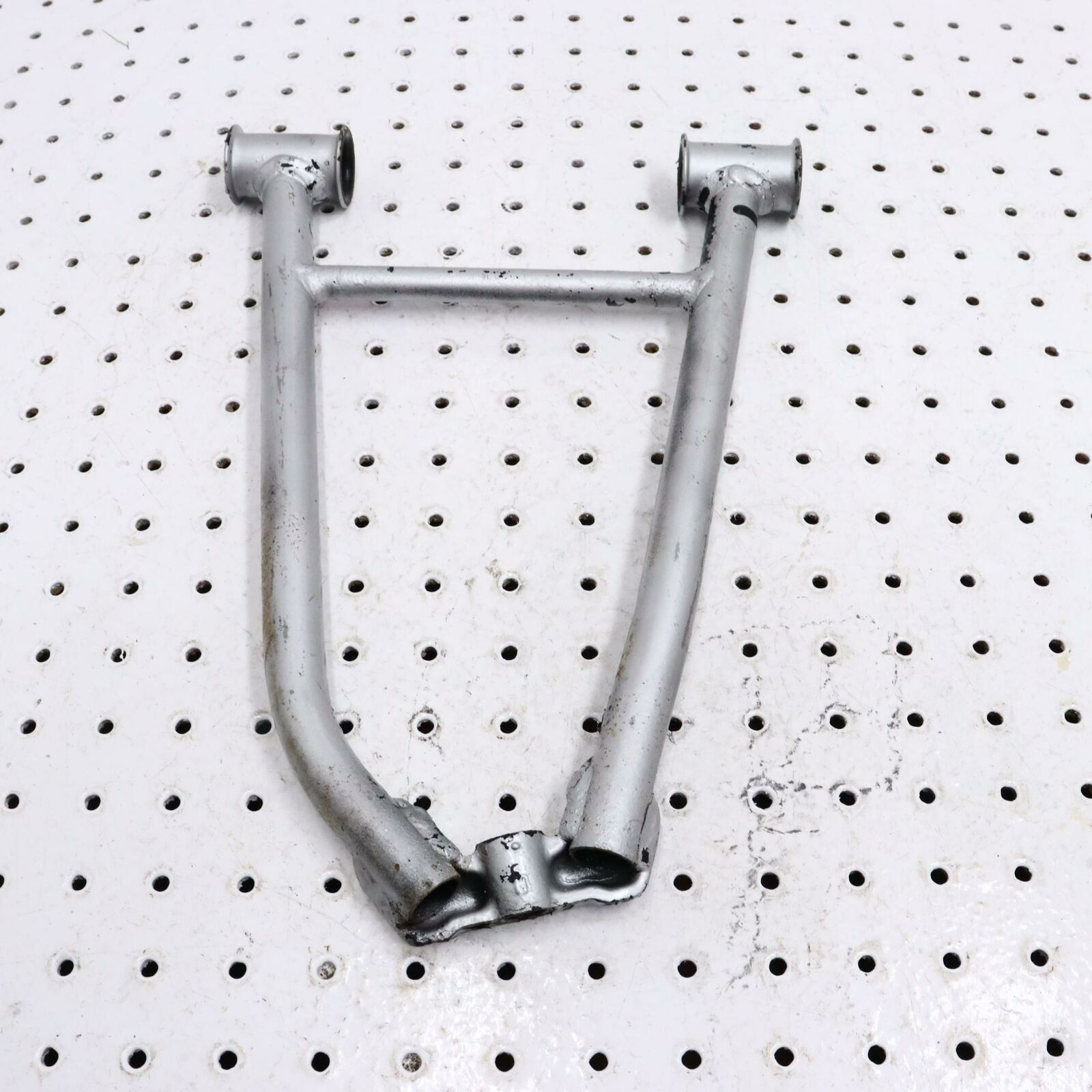 2007 POLARIS IQ 600 FRONT UPPER RIGHT CONTROL A ARM 2203020-067