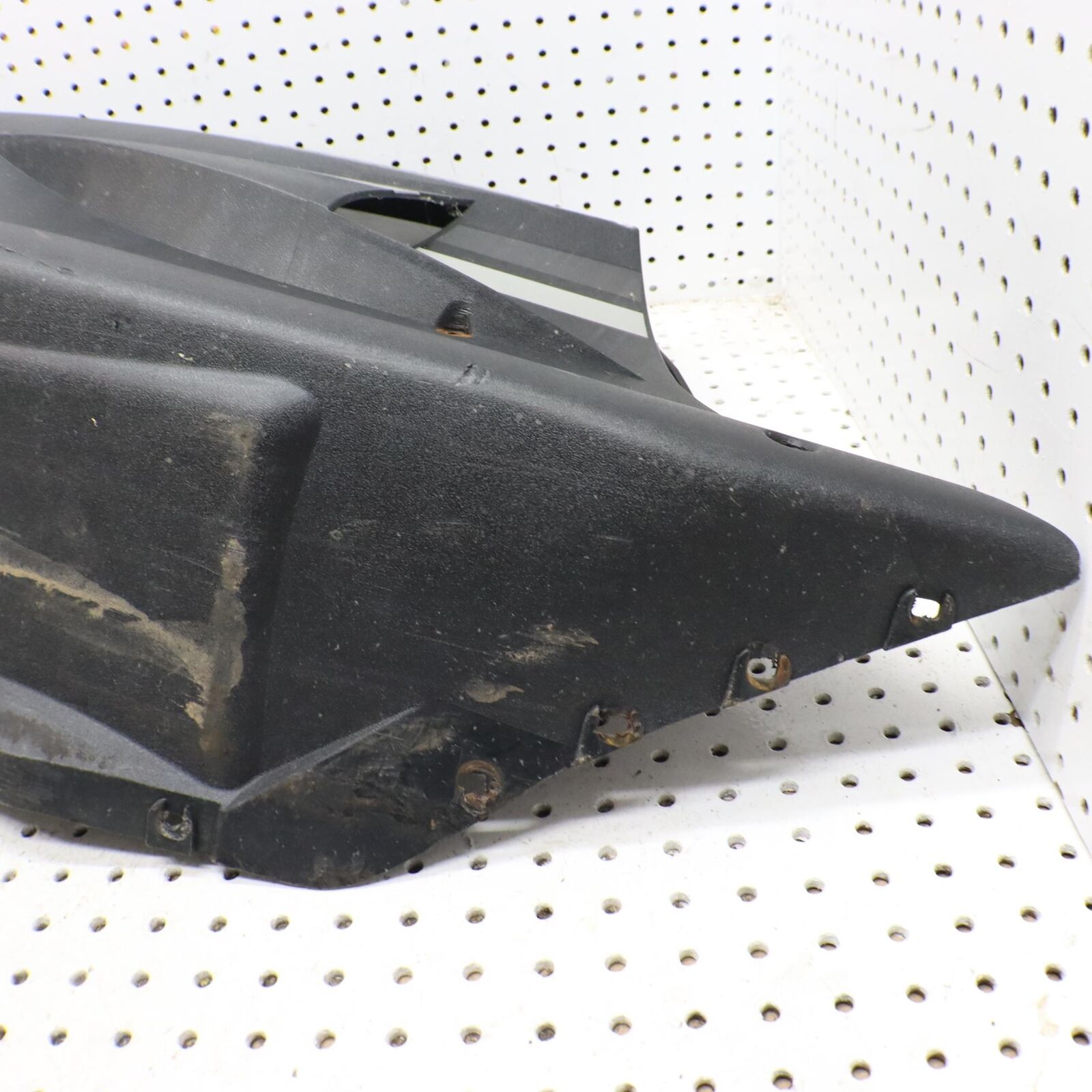 2005 ARCTIC CAT SABERCAT 600 LEFT SIDE LOWER BELLY PAN  2606-647 (SMALL CRACK)