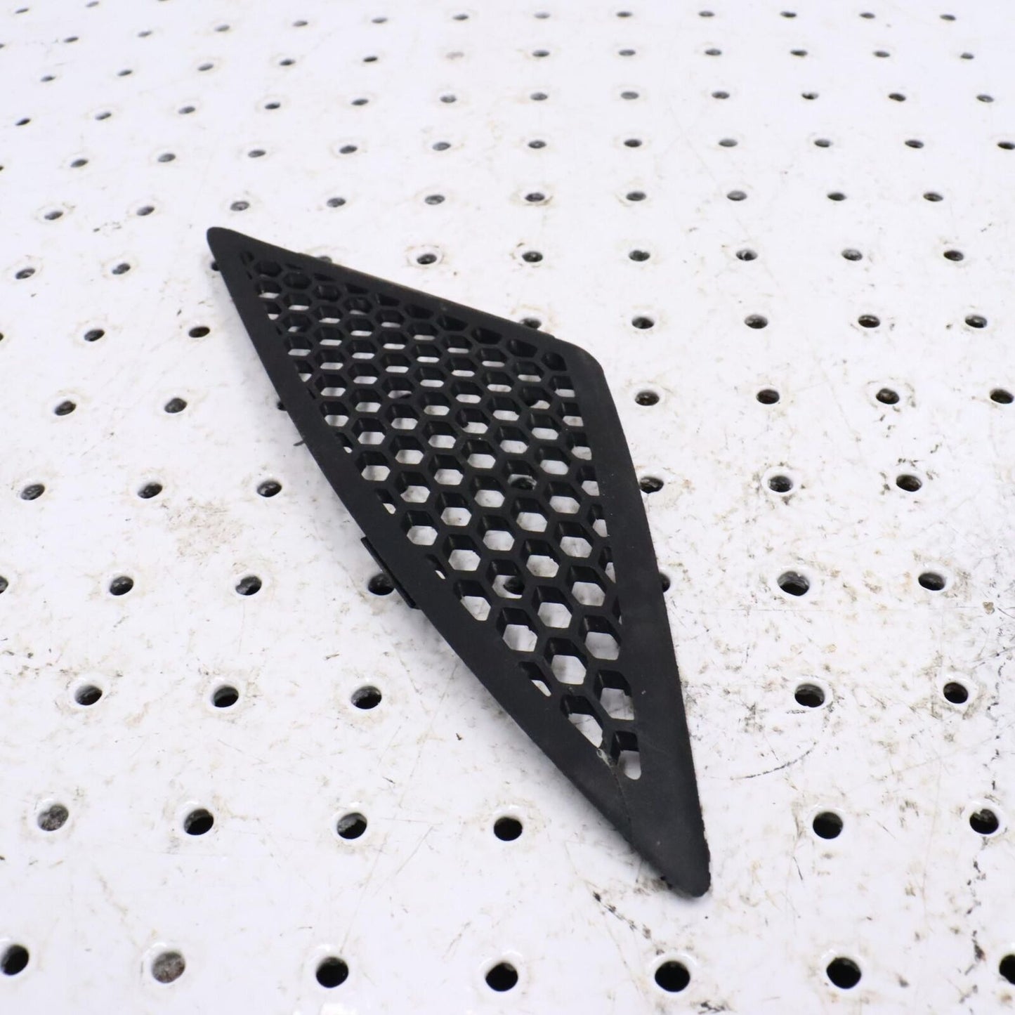 2006 POLARIS FUSION 700 RIGHT HOOD LOUVER SCREEN VENT COVER 5435855-070 