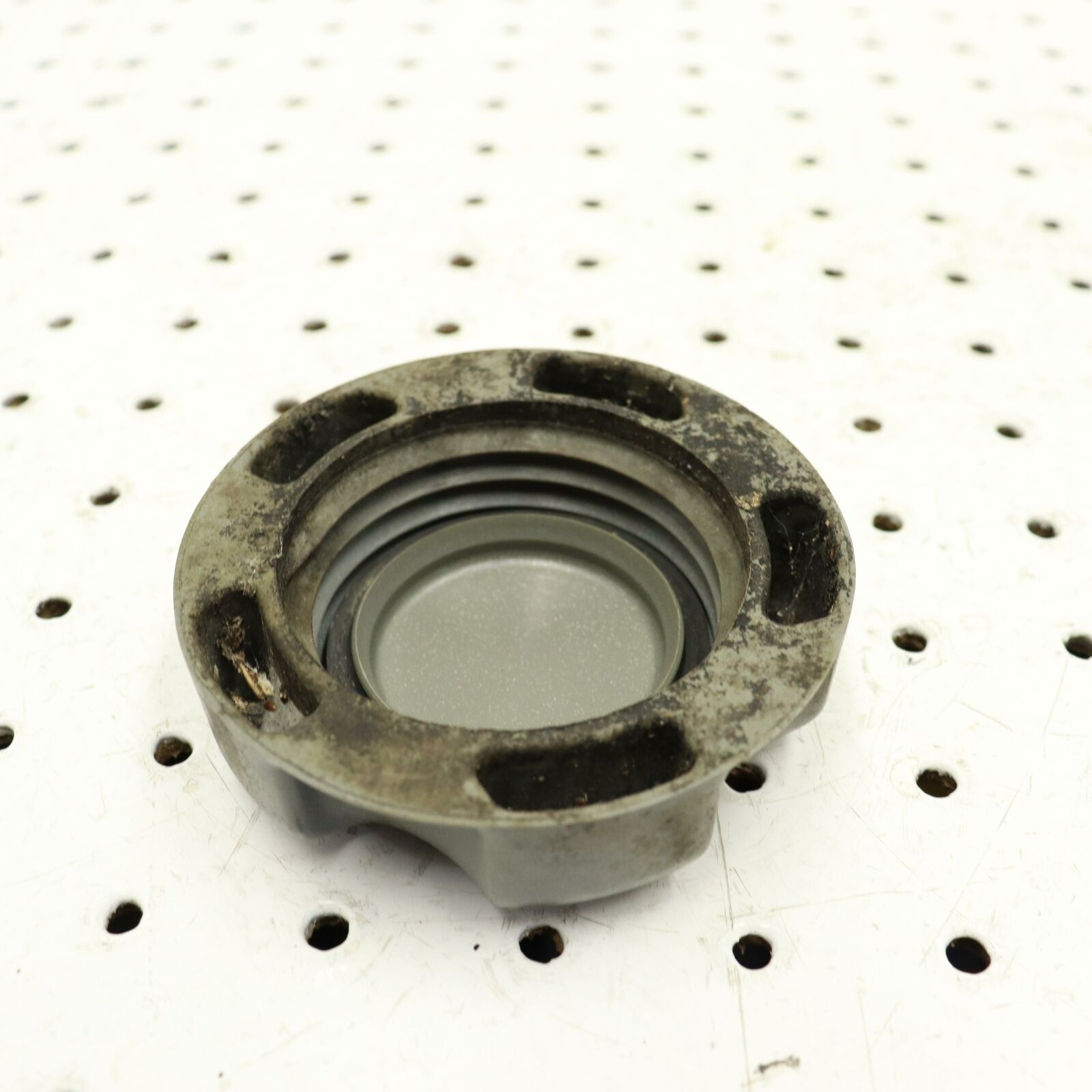 2002 POLARIS SPORTSMAN 700 GAS CAP COVER LID 5434329