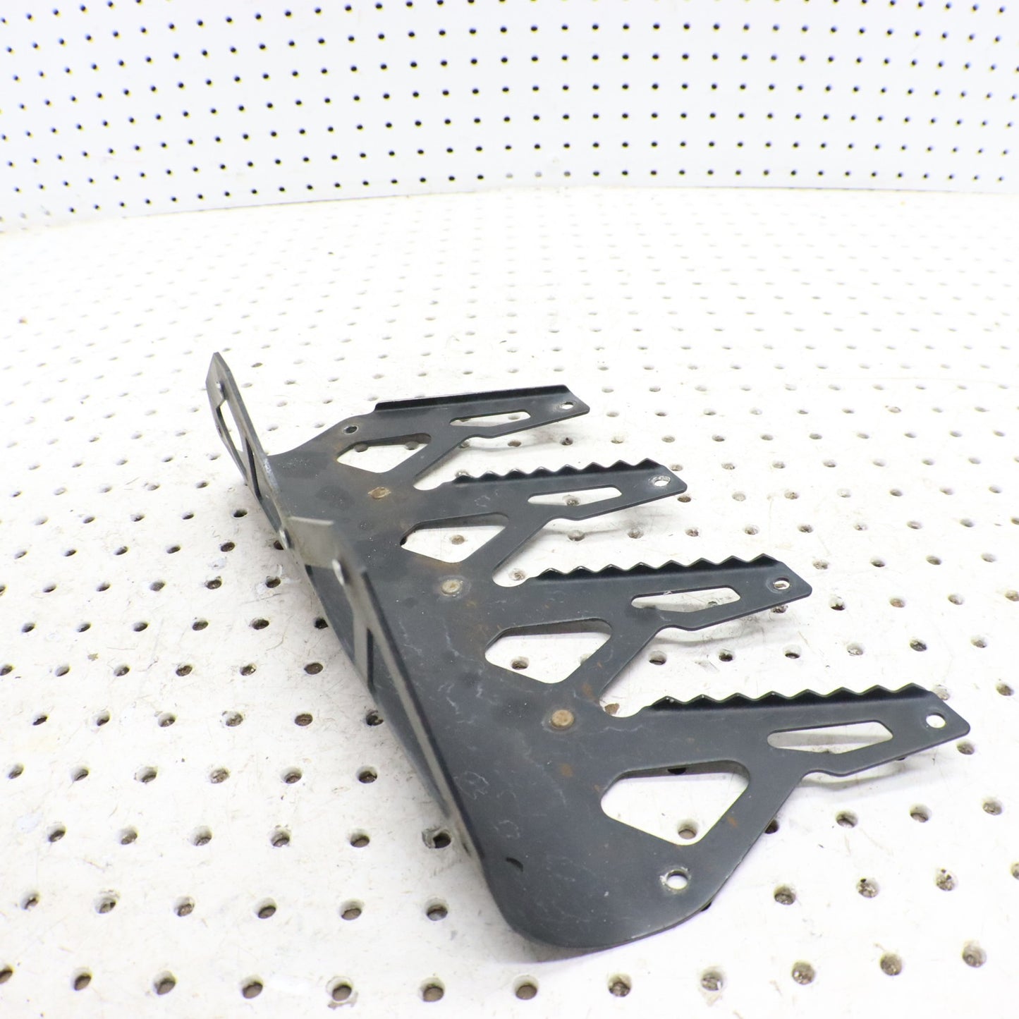 2016 Polaris Rush 800 Tunnel RUNNING BOARD SUPPORT GRIPPER RH 