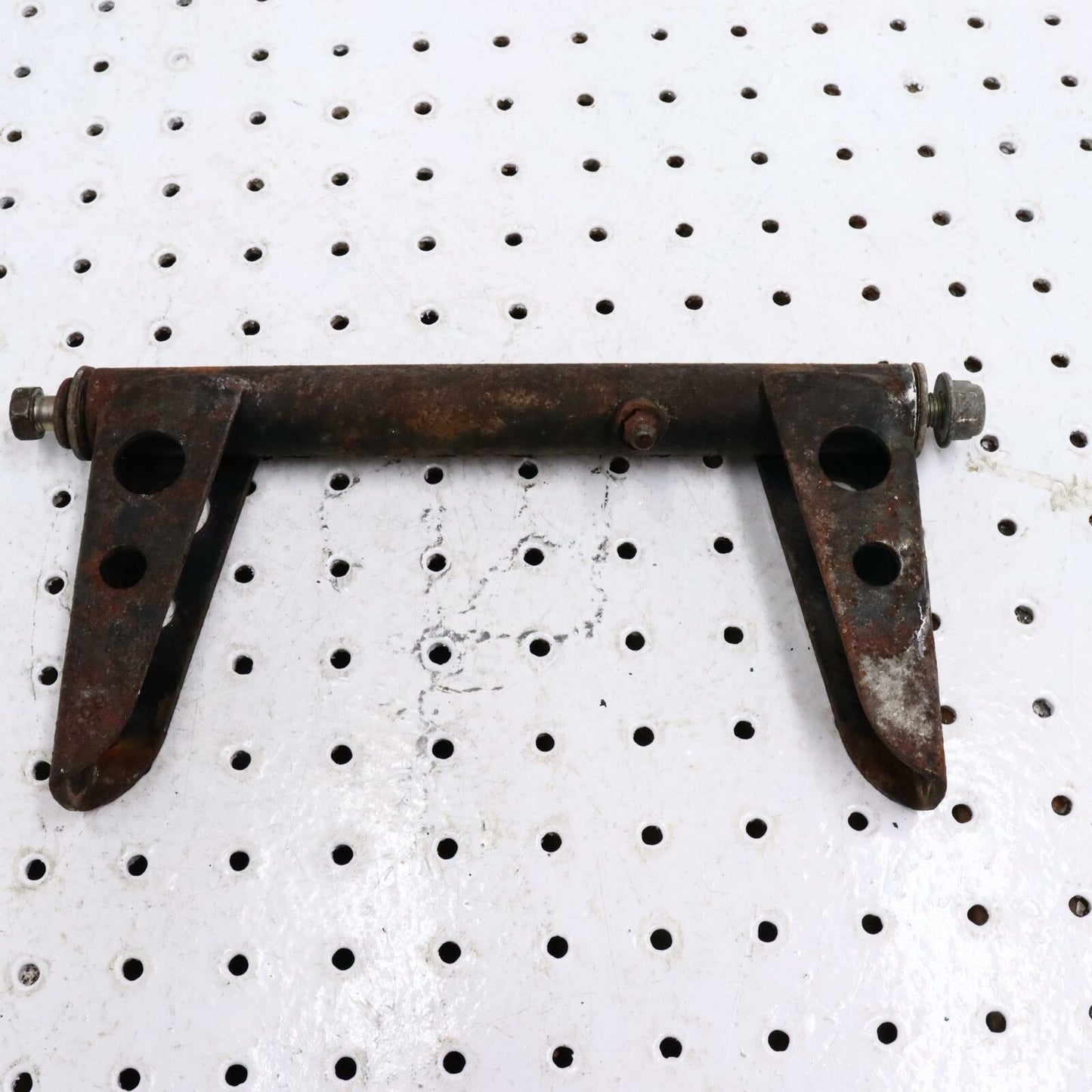 2007 POLARIS IQ 600 REAR SUSPENSION REAR PIVOT BRACKET 1541928-067